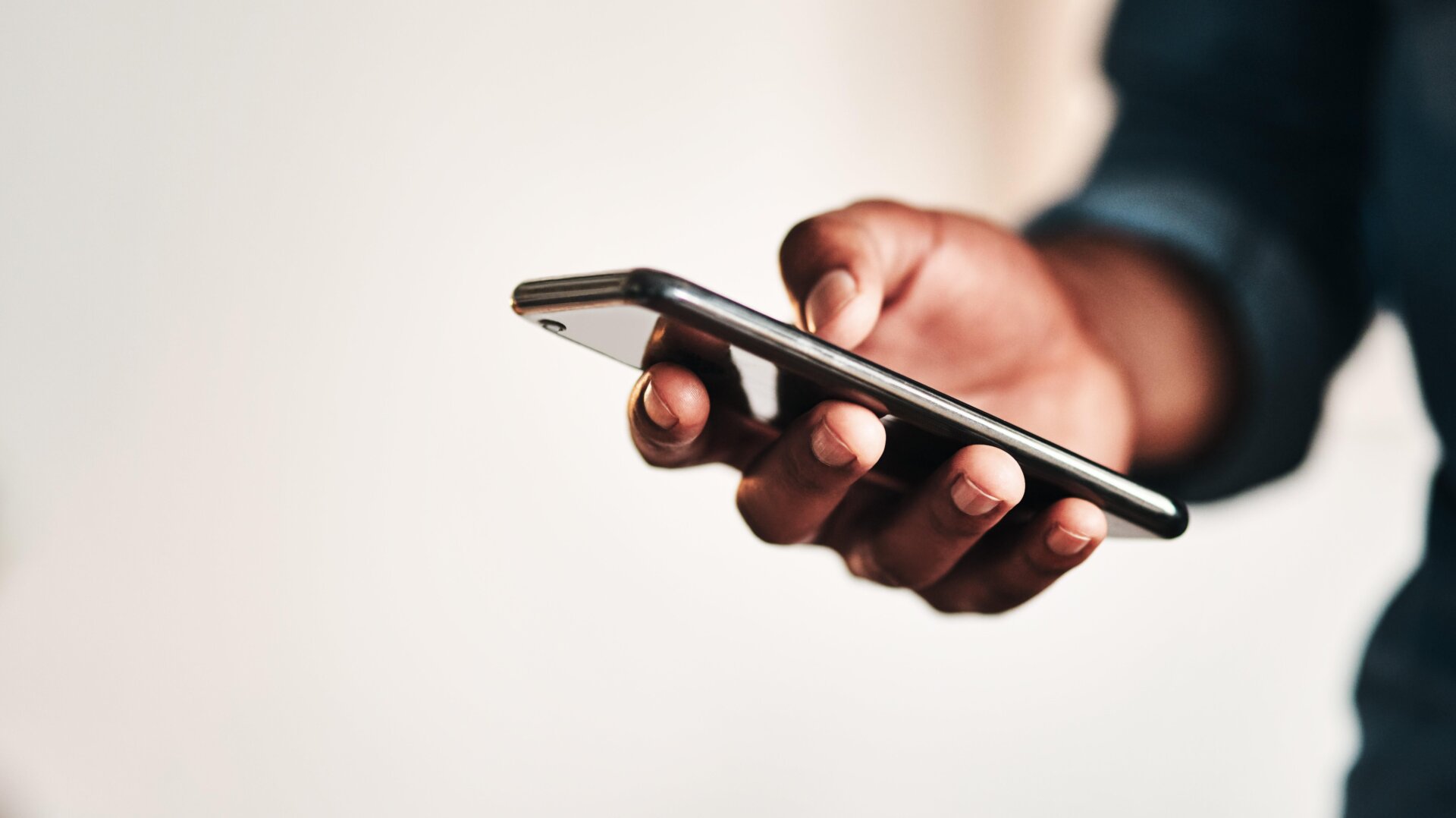 Smishing scams averaged a $900 loss per report filed by the FTC in 2021.