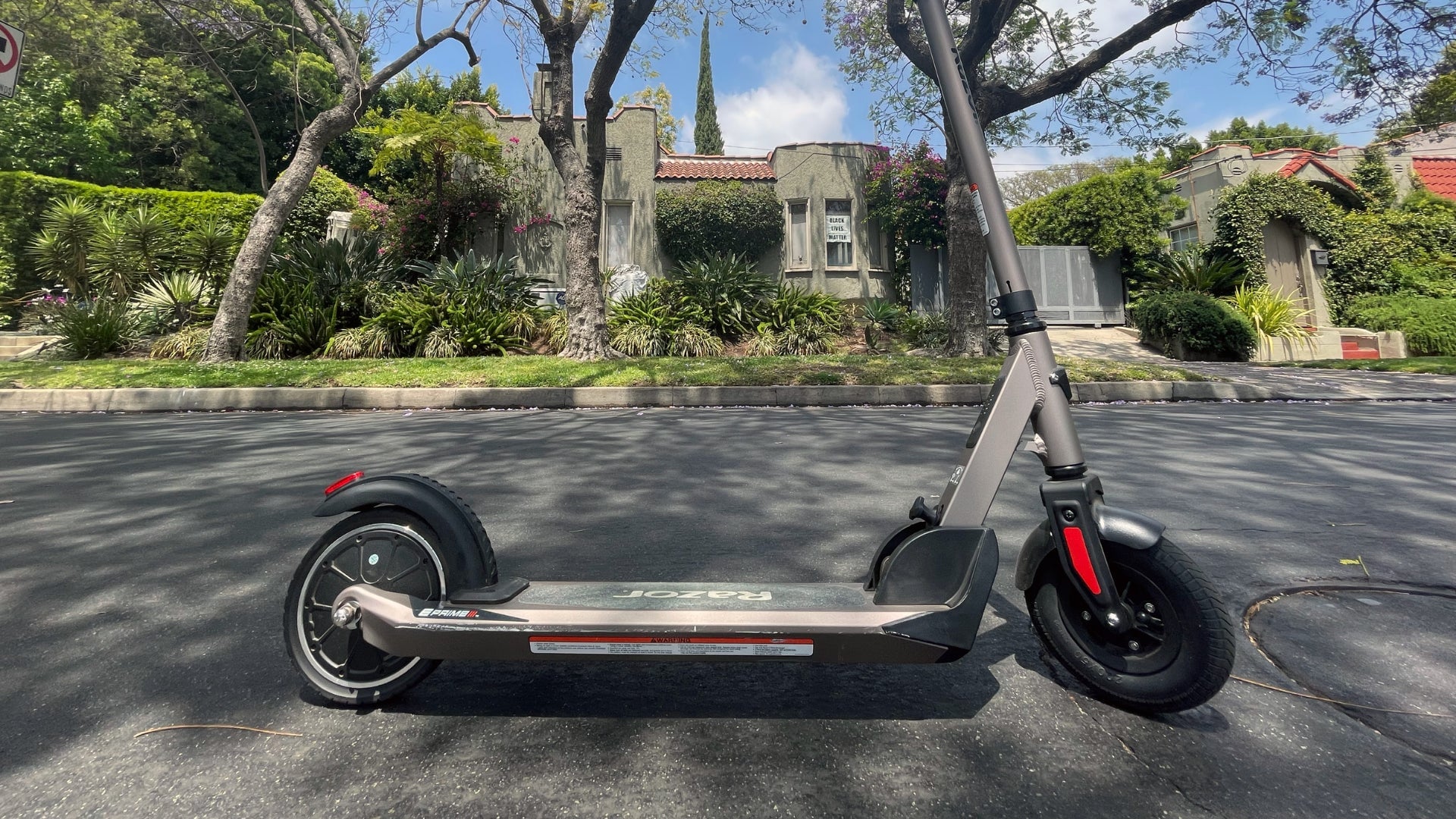 I got a lot of questions toting this around town. “Razor makes electric scooters?”