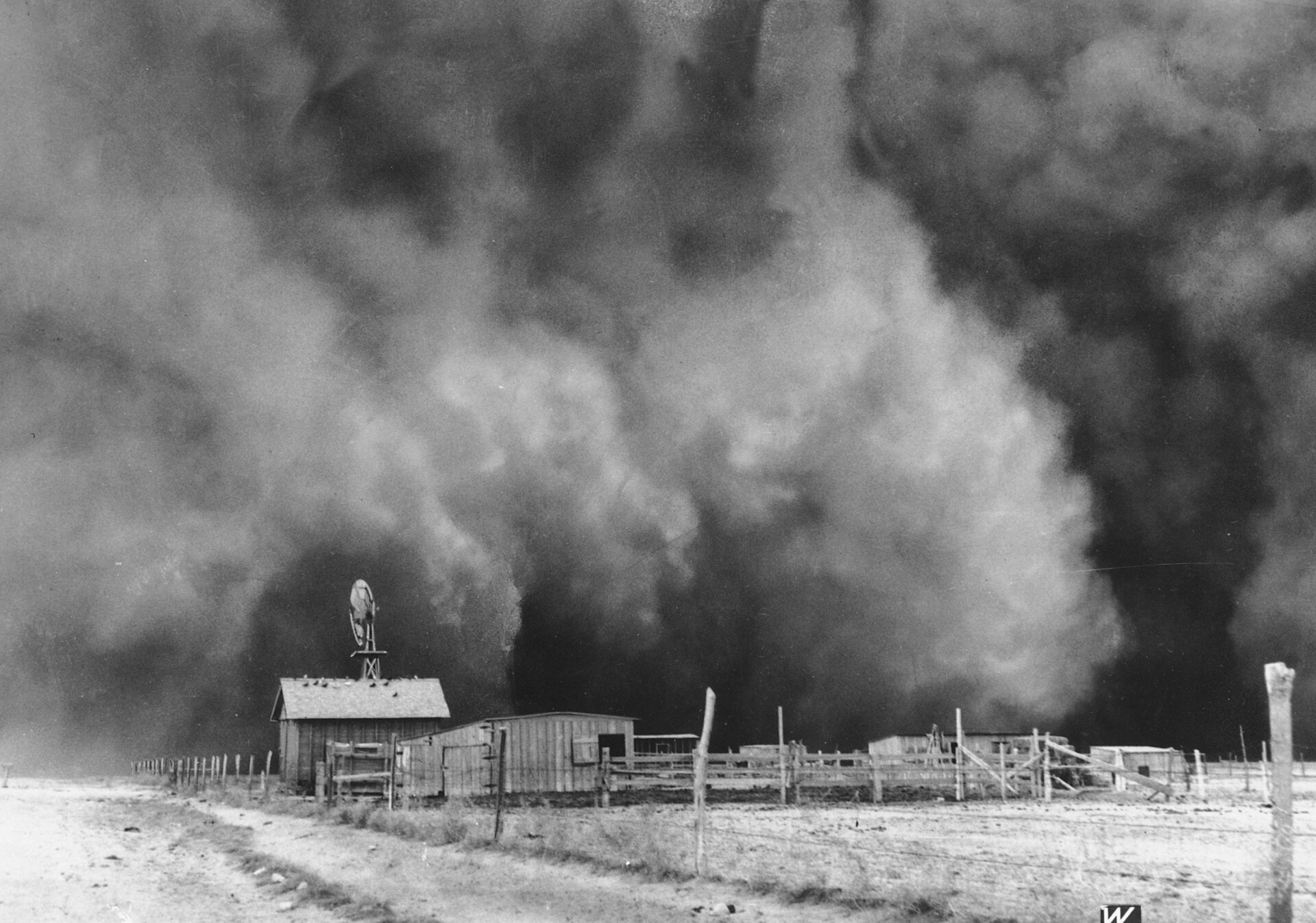 A dust cloud approaches a ranch in Boise City, Oklahoma in 1935.   