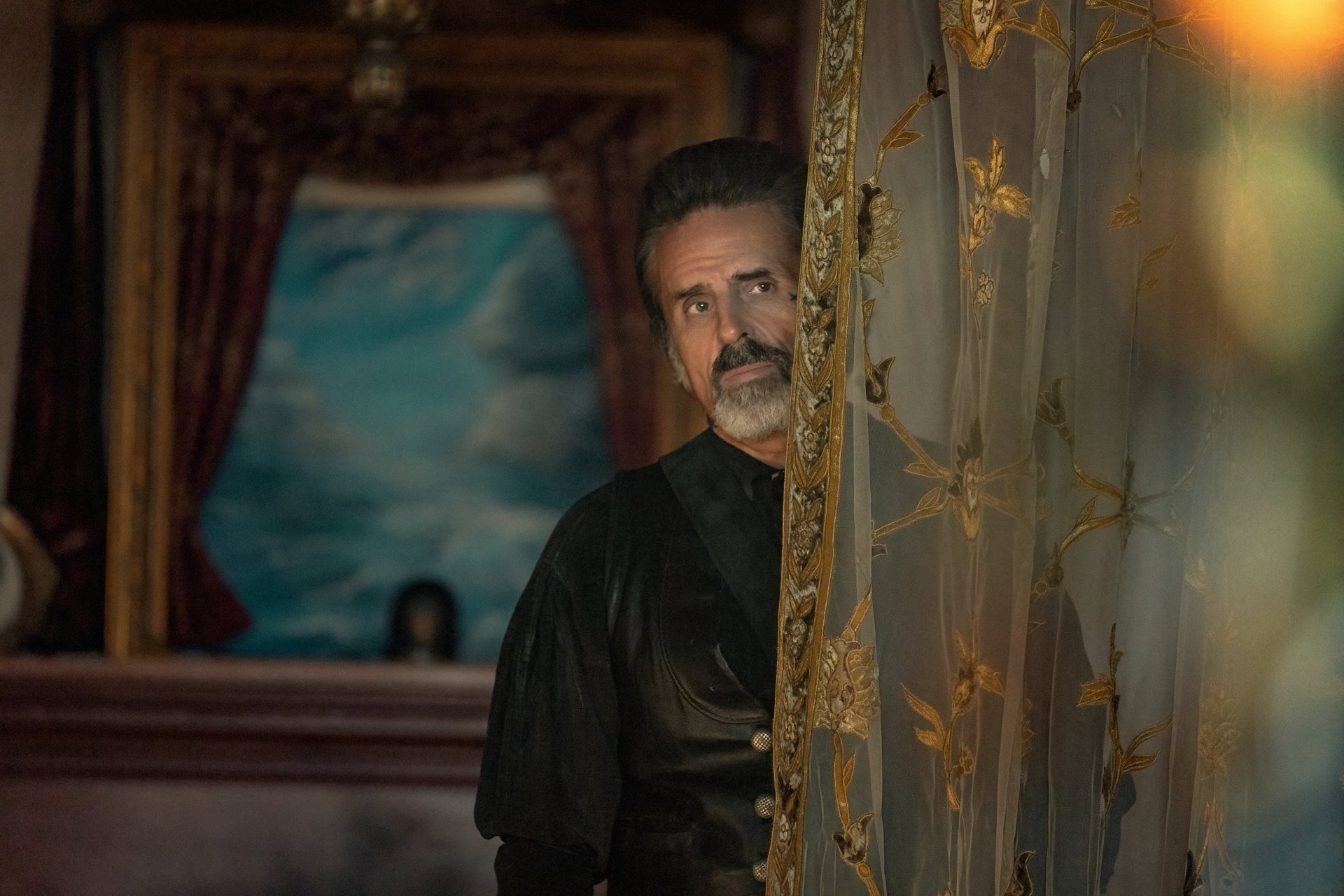 Izzy Hands, doing Izzy Hands things.