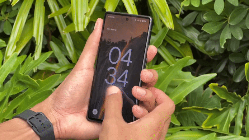 The Pixel 6a’s fingerprint scanner looks like it’s still a little ... delayed. 