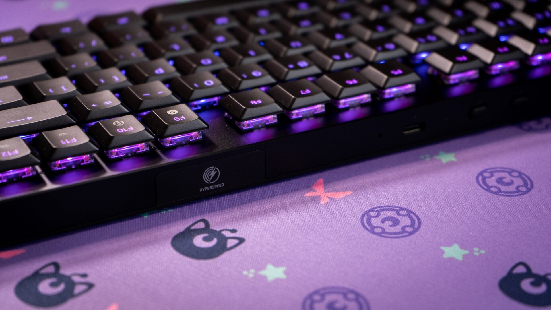 The DeathStalker V2 Pro has per-key RGB lighting. 