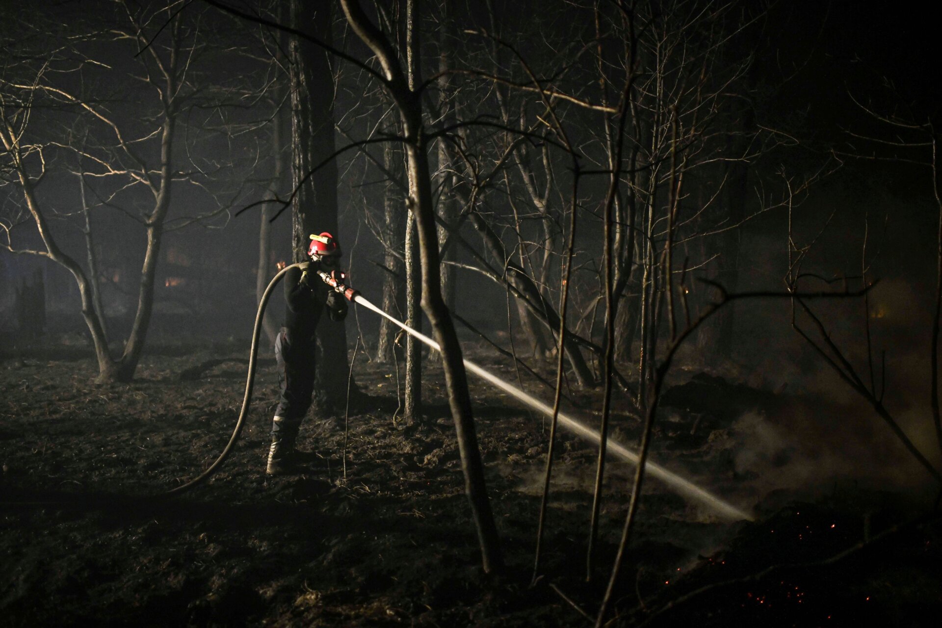 A firefighter works to control a fire in In La Teste de Buch, France, July 15, 2022