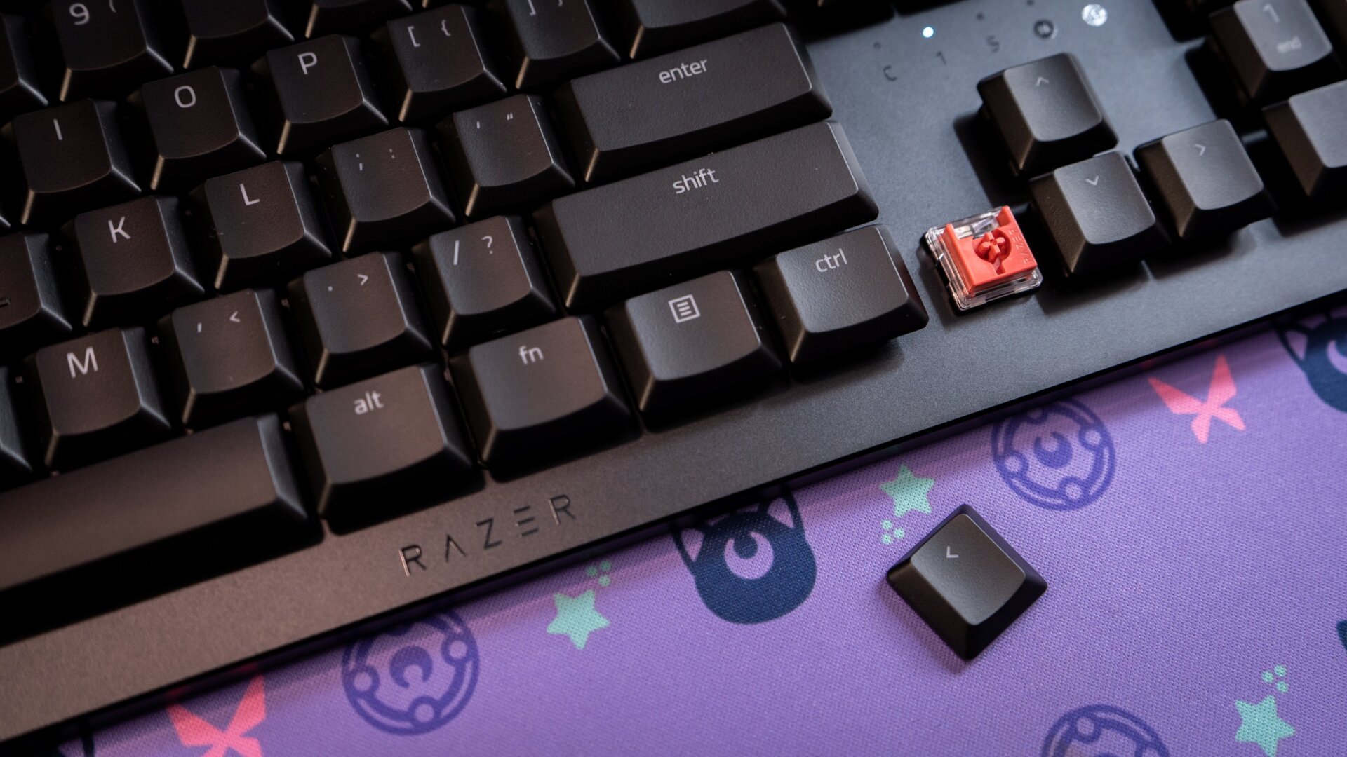 The Razer DeathStalker V2 Pro comes with the low-profile versions of Purple Clicky switches or Red Linears (seen here). 