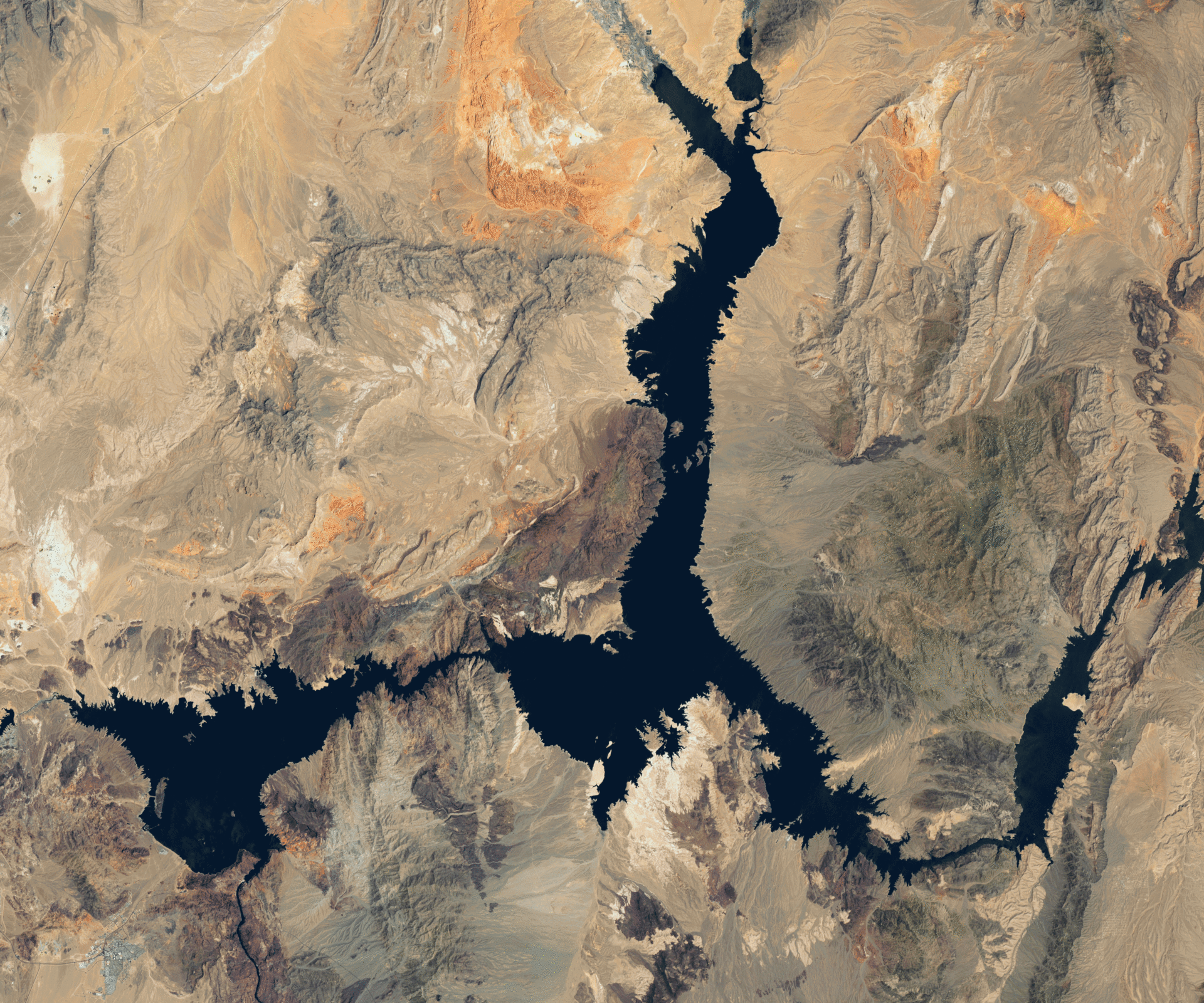 Lake Mead’s water level has been trending downward for the past 22 years. In these two satellite images from July 6, 2000 and July 3, 2022, the difference is apparent.