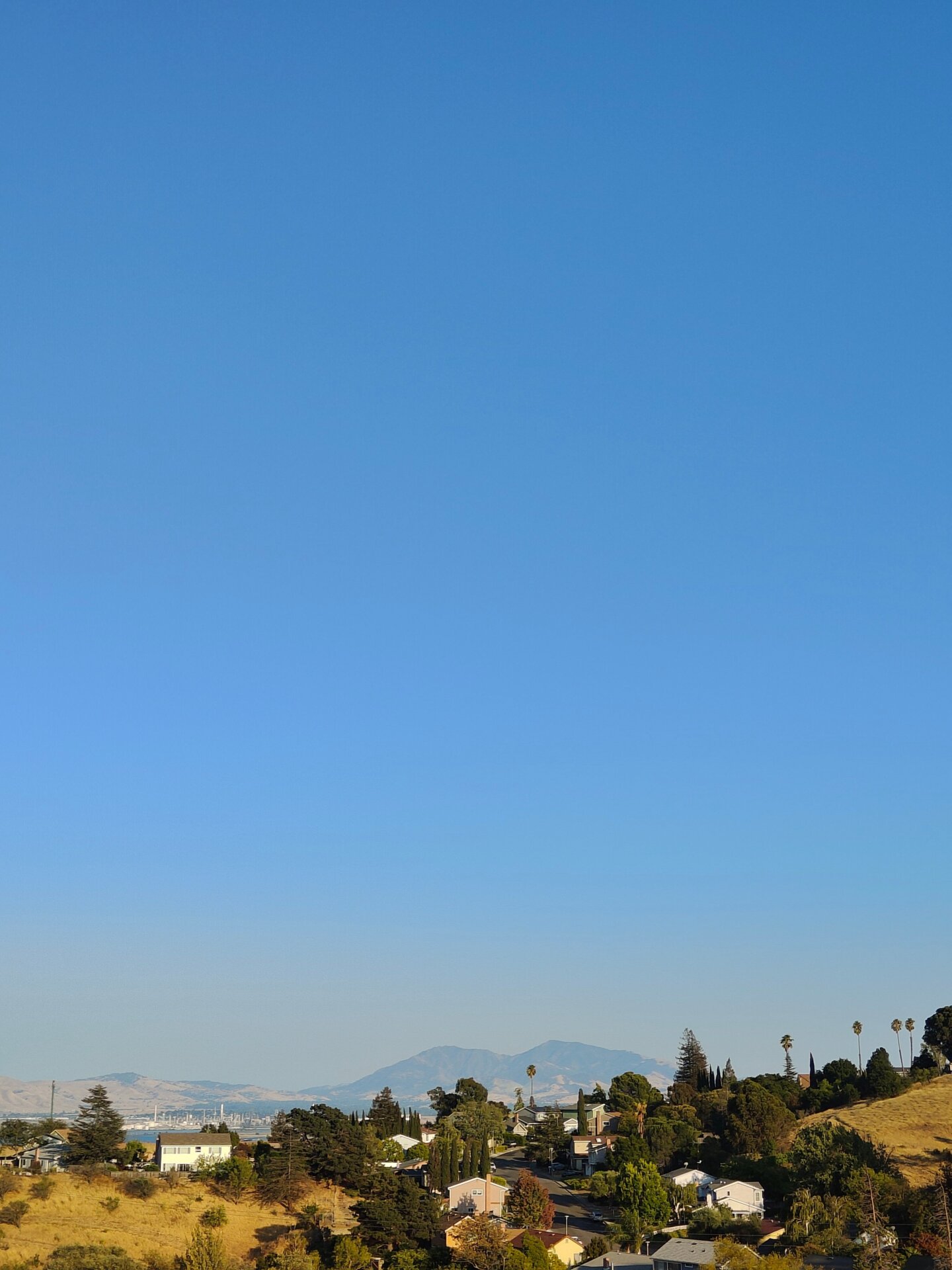 A sample landscape shot directly from the OnePlus 10T. 