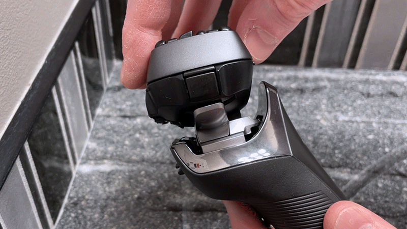 The Arc6's cutting blades are attached to an extremely articulated head designed to hug the face.