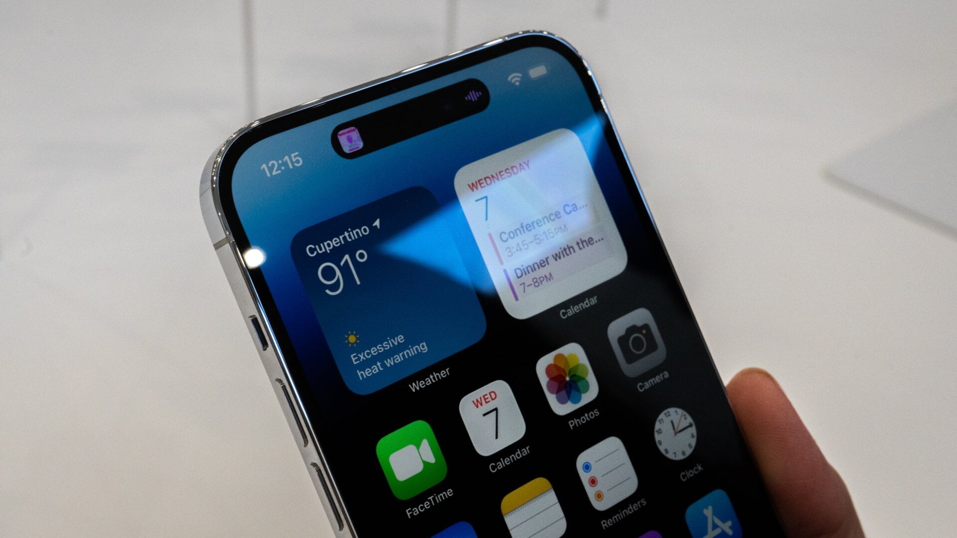 The Dynamic Island in action, playing a song.