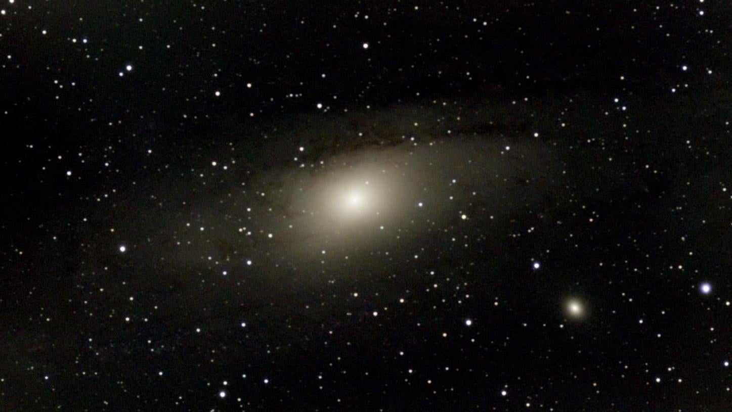 Despite severe light pollution and the occasional cloud that flew by, Vespera did a remarkable job of capturing the Andromeda galaxy during this 50-minute exposure.