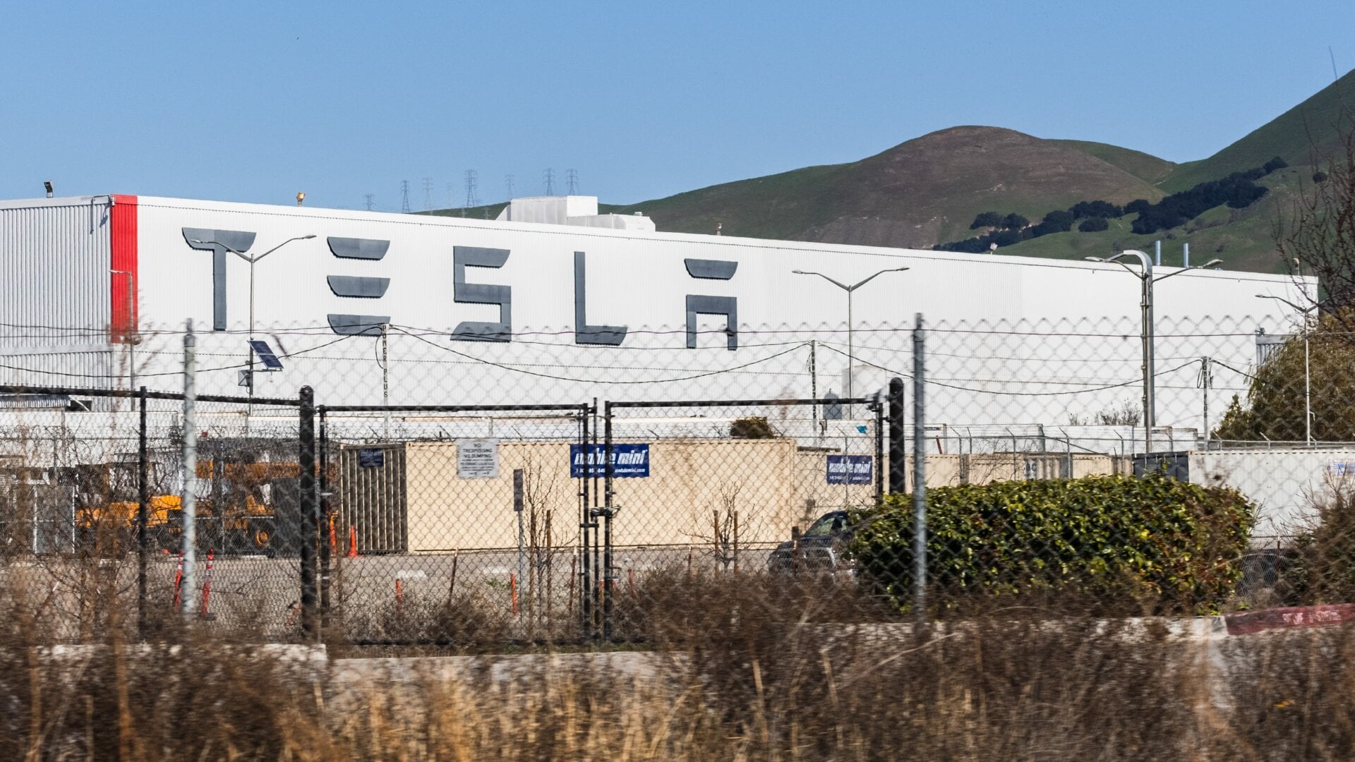 A long list of racial bias complaints have emerged from Tesla’s Fremont, California manufacturing plant. In one of the most recent lawsuits, Tesla is suing back.