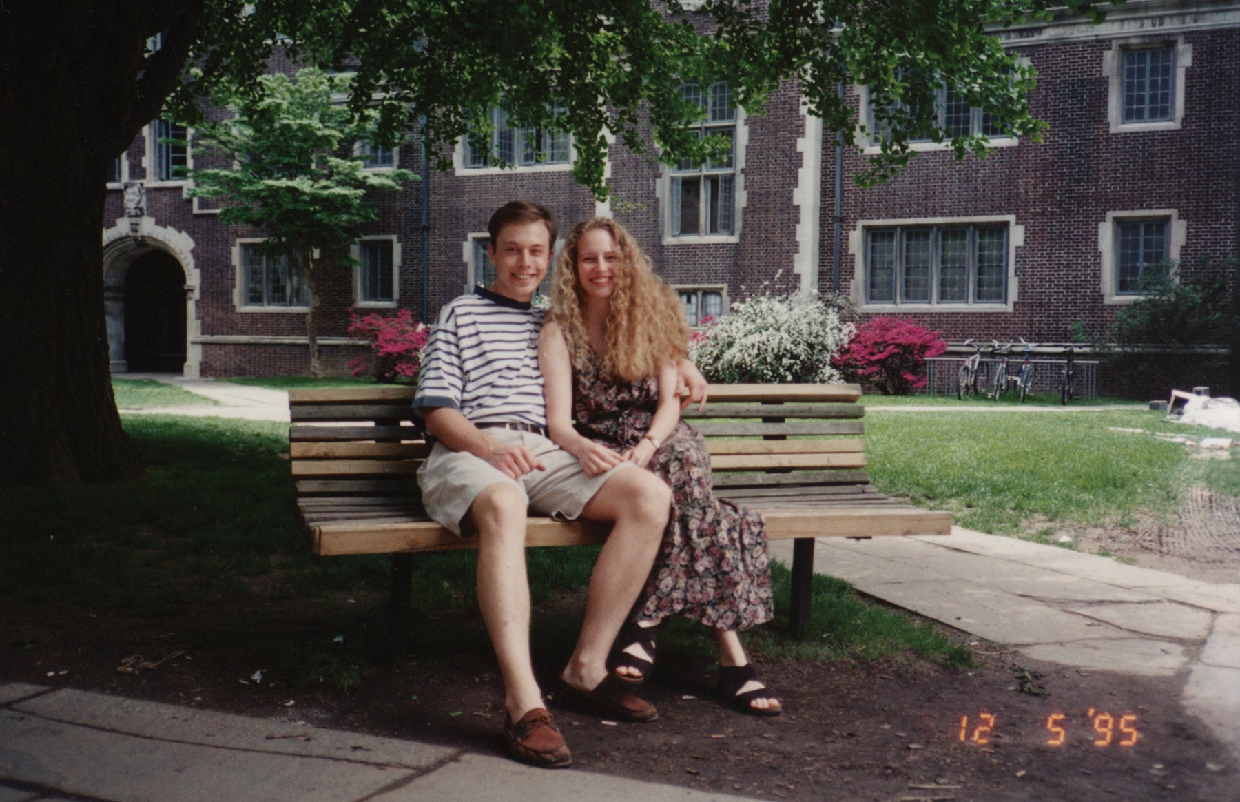 Musk and Gwynne sitting on a bench on the UPenn campus. 