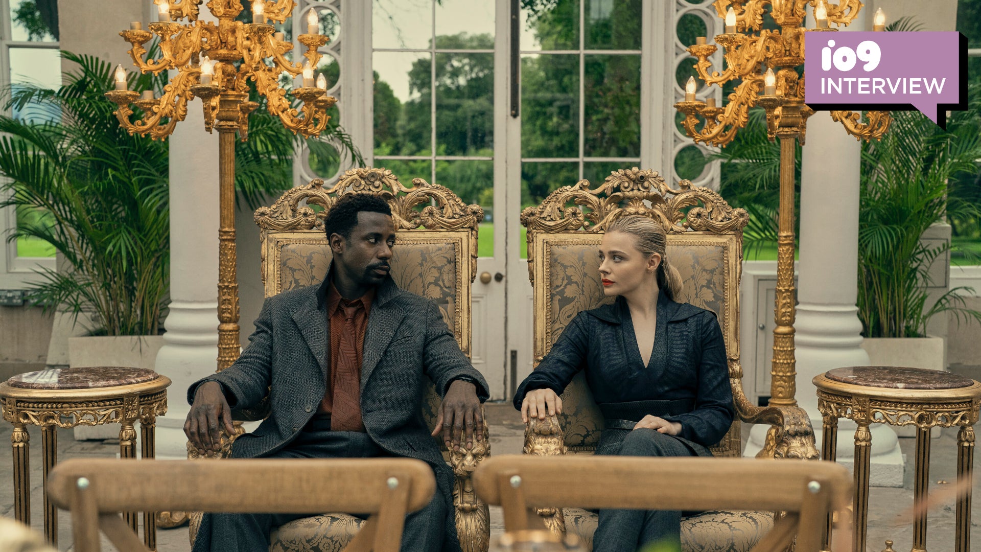 Wilf (Gary Carr) and Flynne (Chloë Grace Moretz) meet in future London.