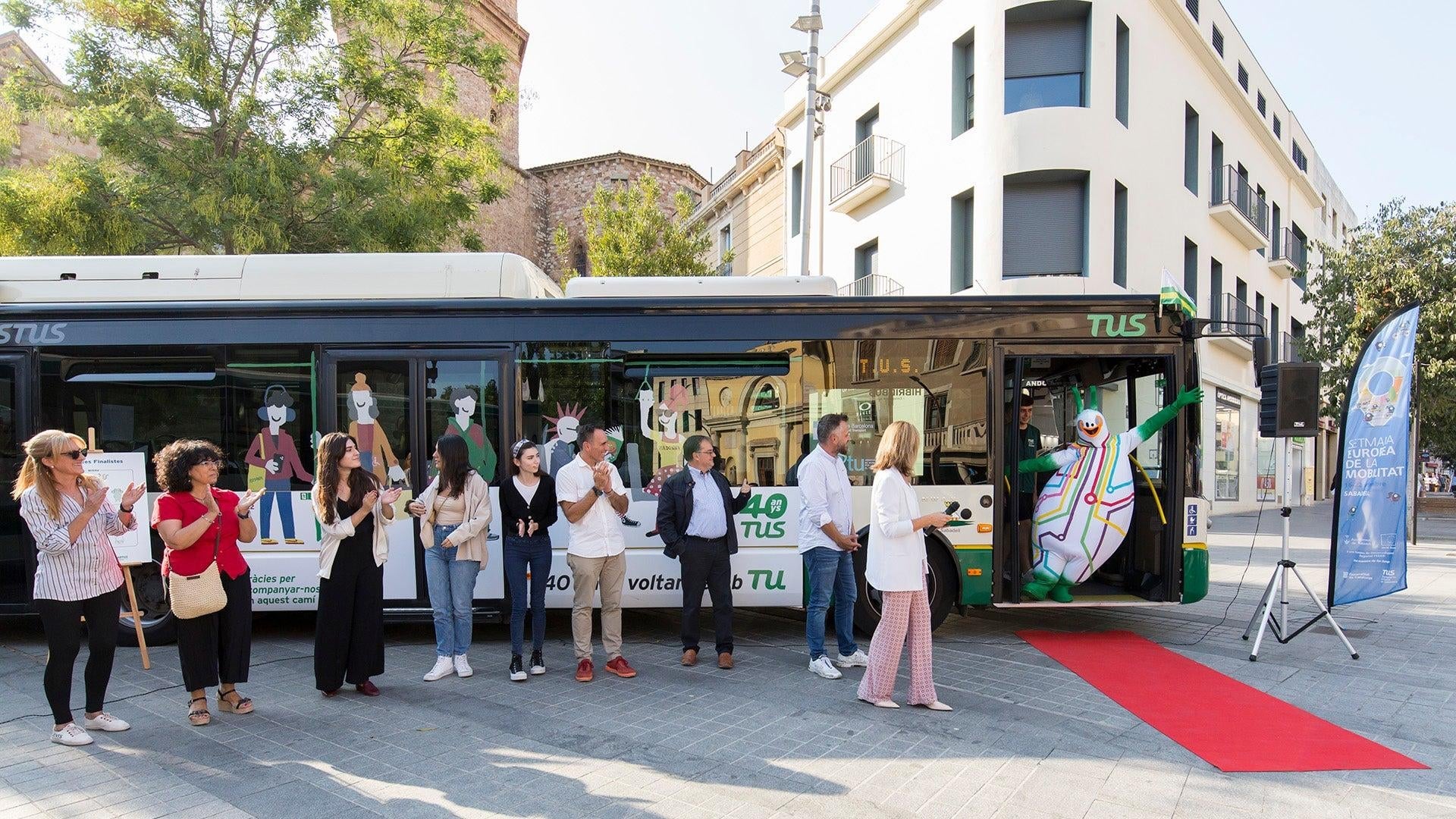 The city government of Sabadell laid out the red carpet for Bussi, literally.