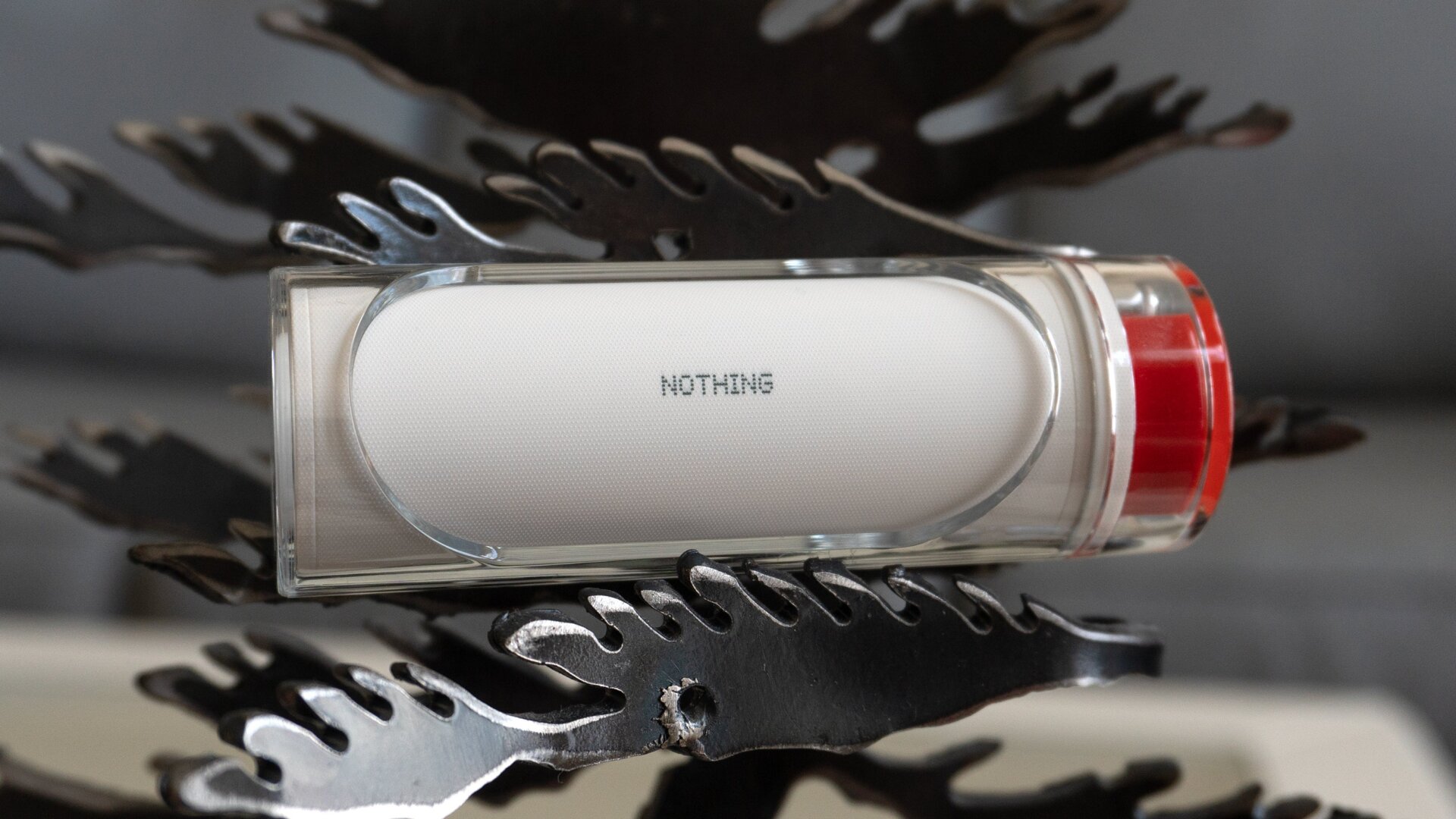 The back of the Ear (stick)‘s charging case sports a dimpled texture that adds some nice texture to an otherwise smooth plastic case.