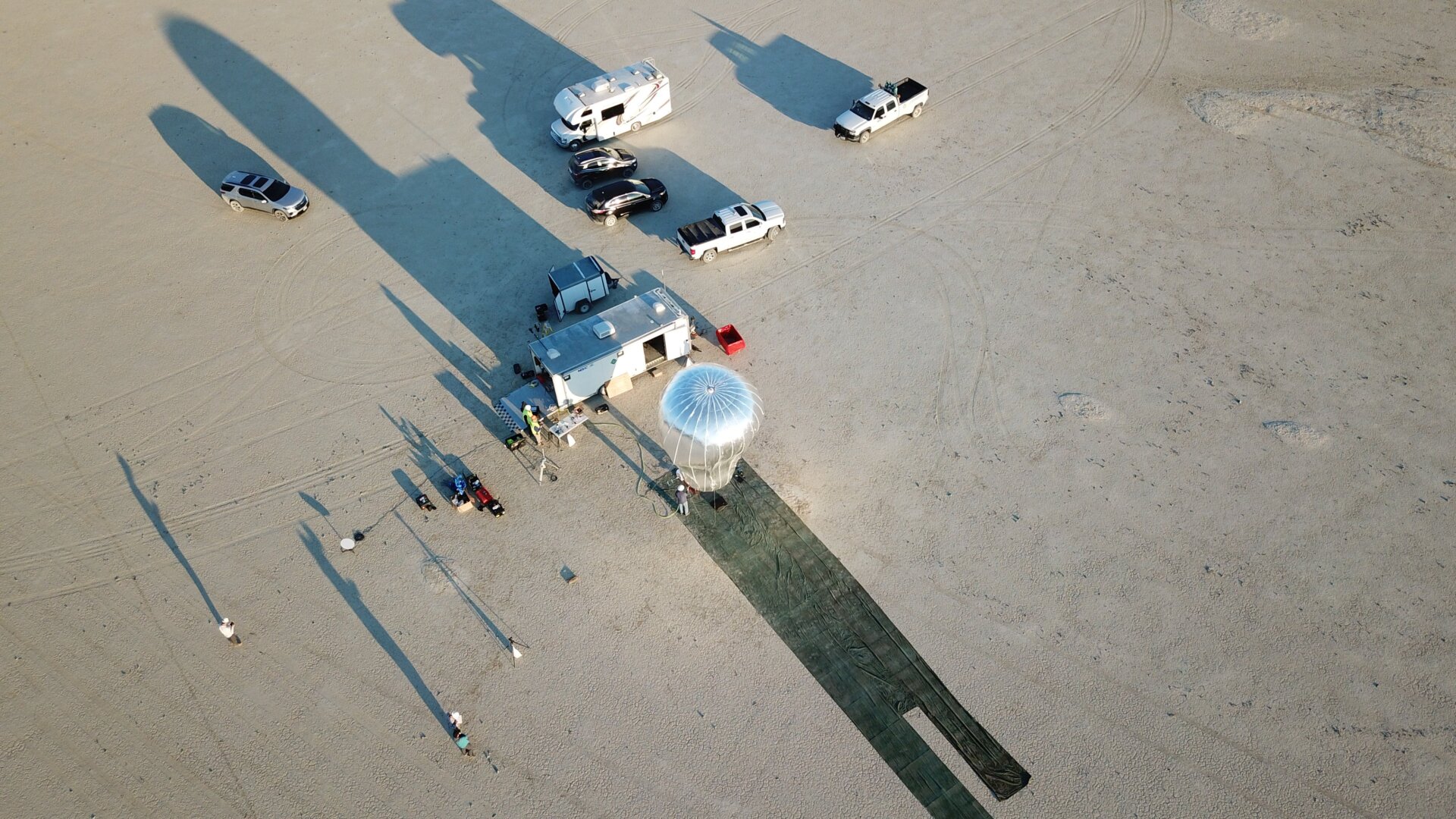 The team prepared the aerobot balloon for liftoff.