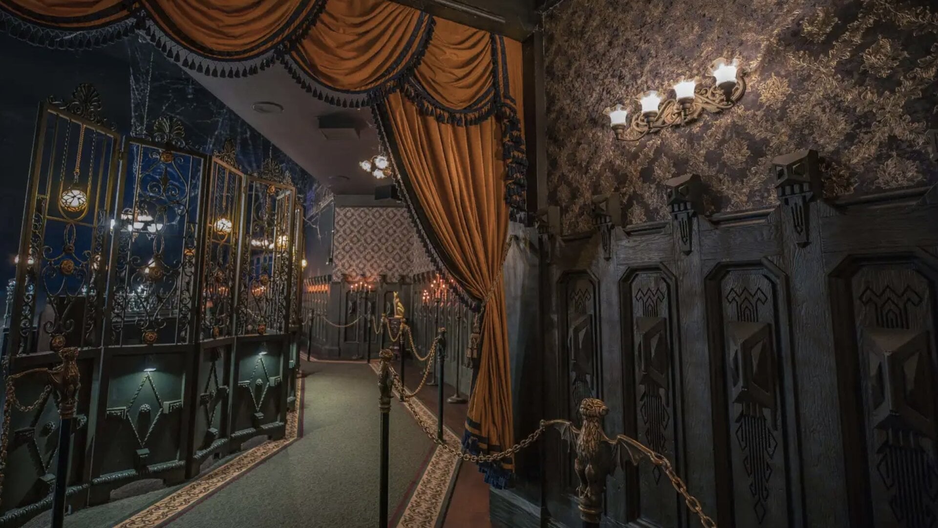 Haunted Mansion queue