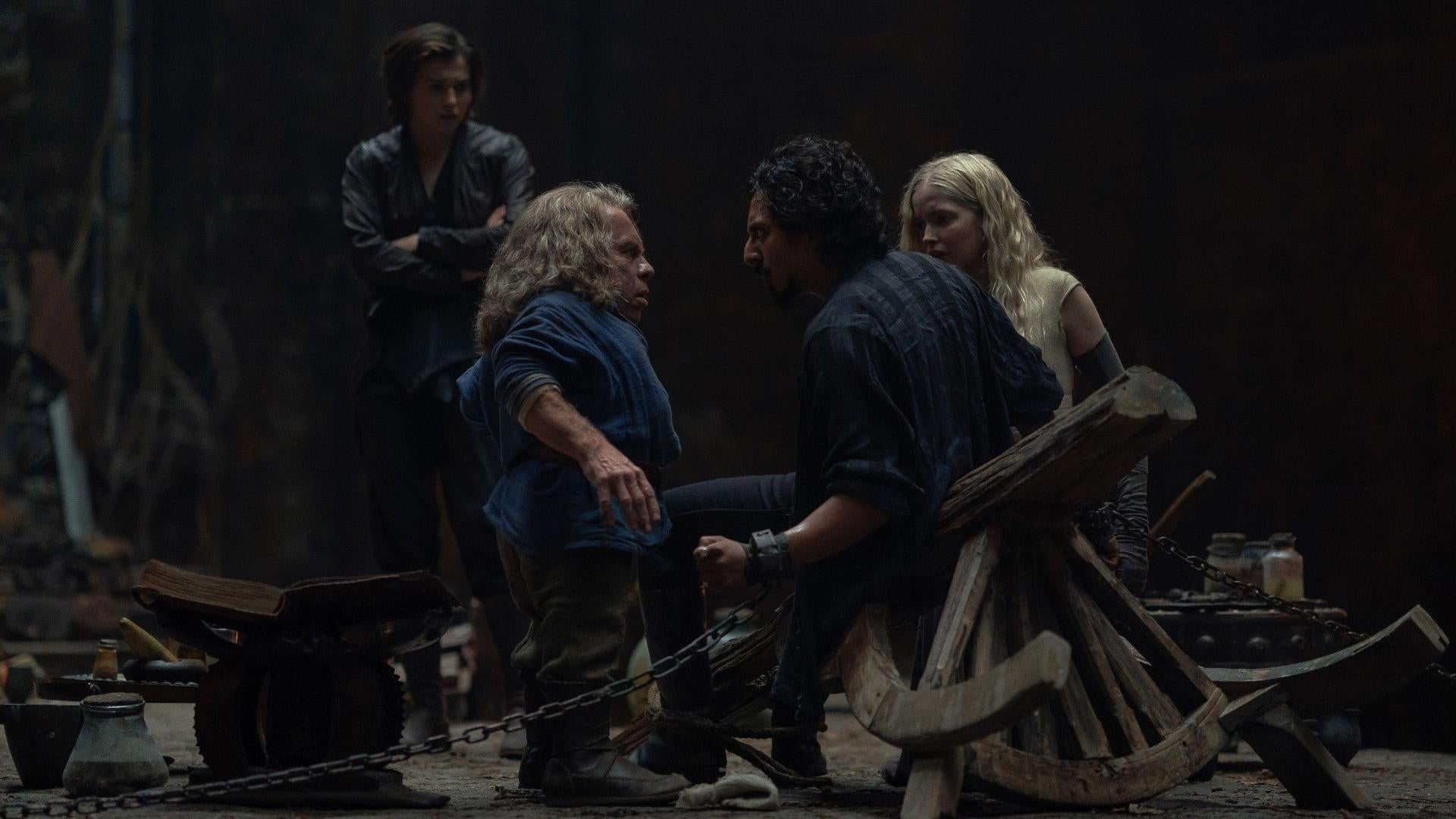 Graydon screams at Willow and Elora.