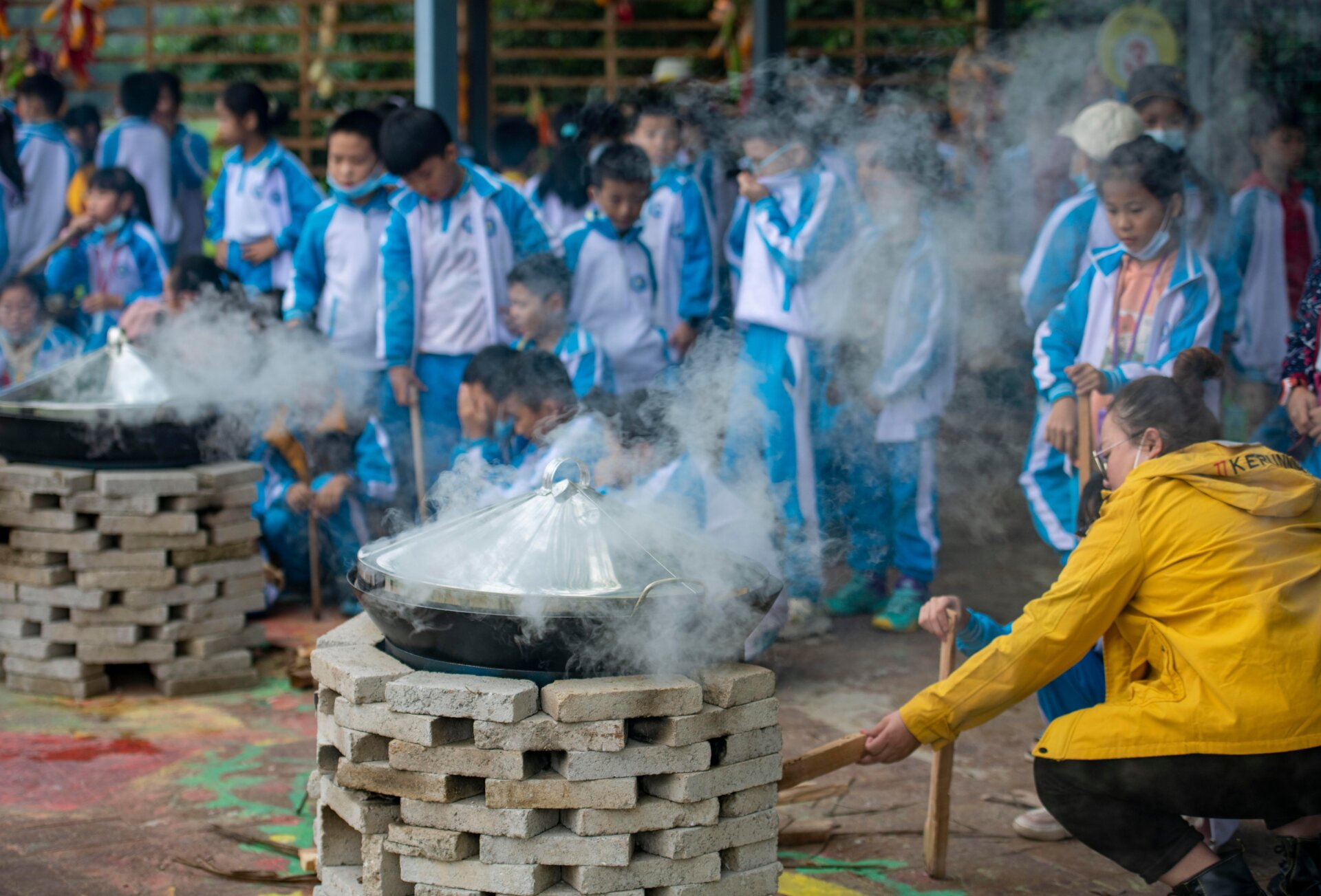 Students learn about farm work on a farm in Jiaji Town, Qionghai City, southernmost China’s Hainan Province, December 7, 2022. 