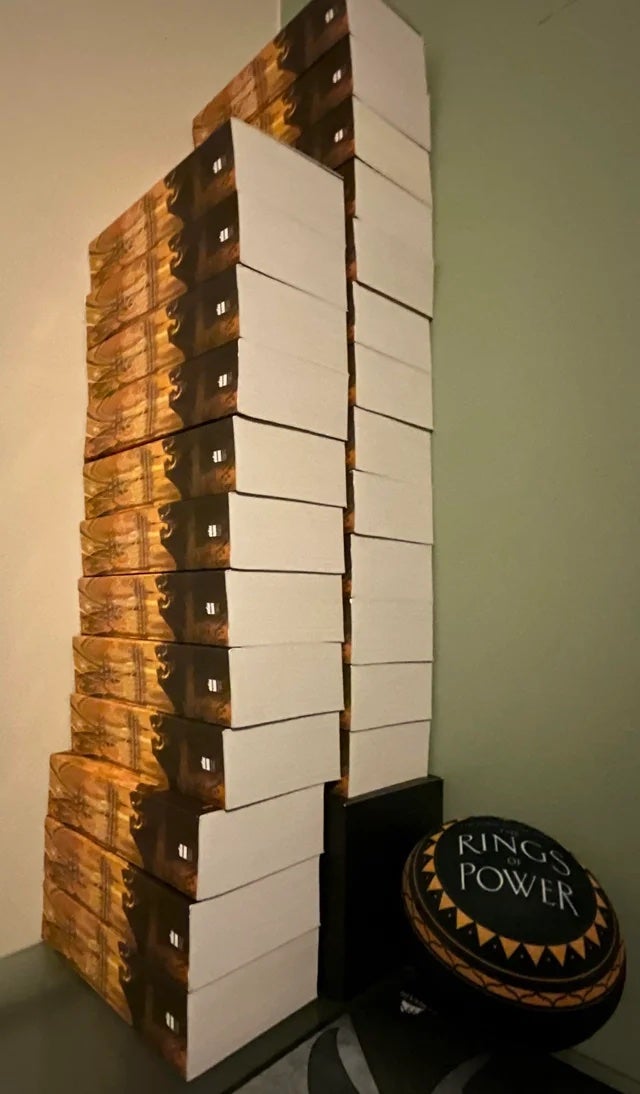 The subreddit r/LOTR_on_Prime gave away 25 TV tie-in books to members of its community.