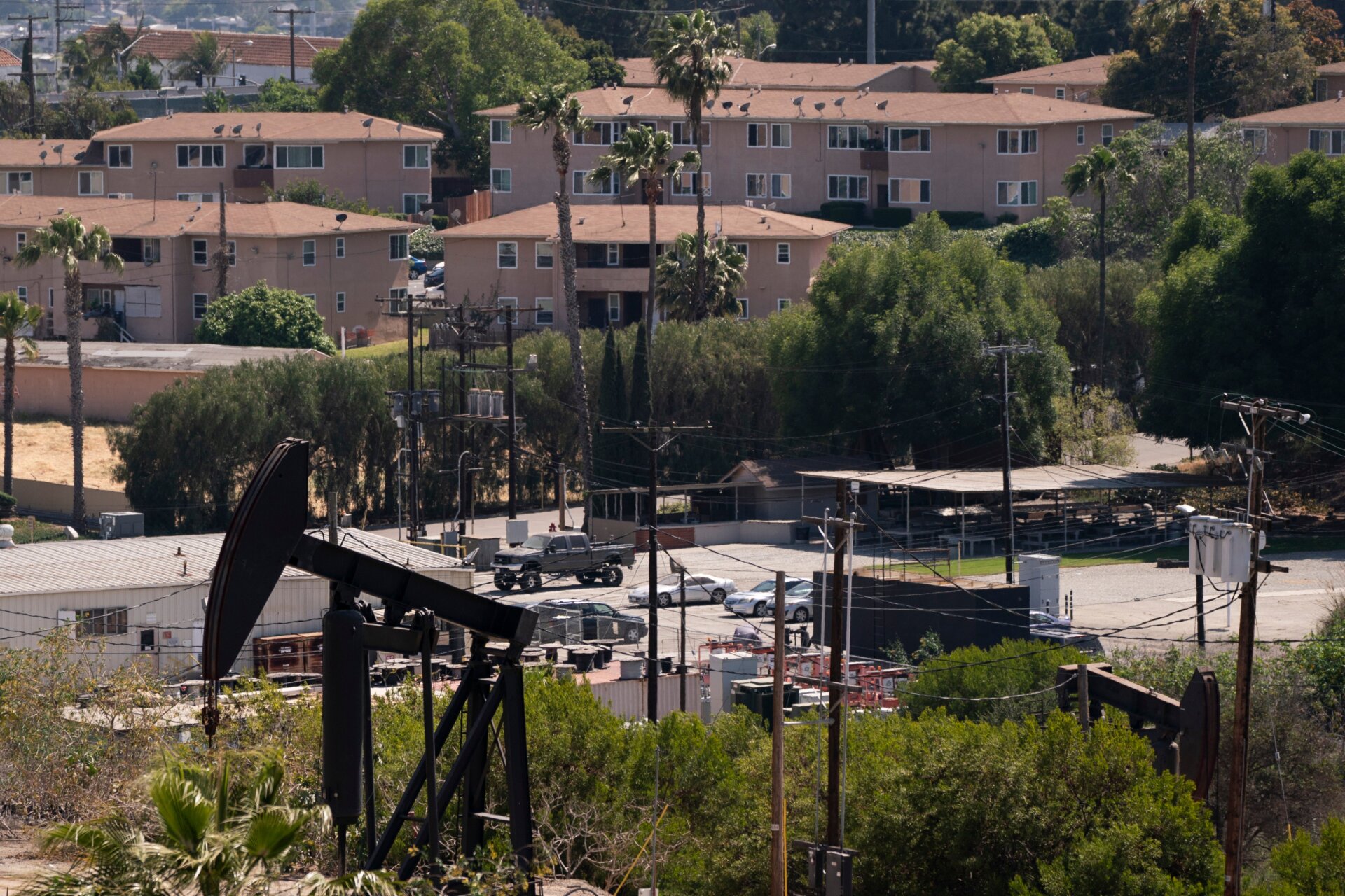 This oil well in Inglewood Oil Field operates in close proximity to apartment buildings, highlighting the potential environmental justice issues and human health risks that urban drilling pose.