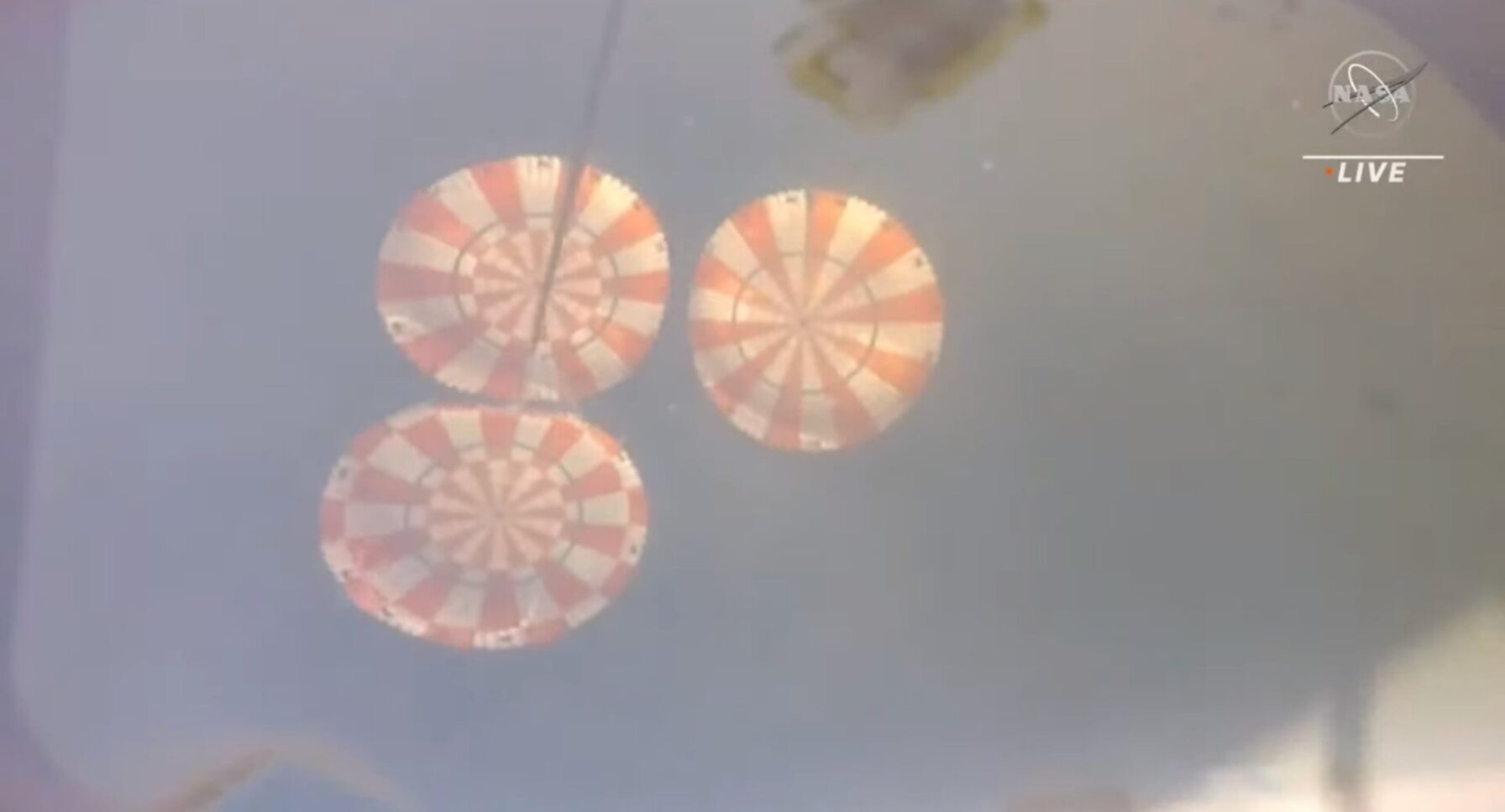 Orion Splashes Down in Pacific, Ending NASA’s Historic Artemis 1 Moon ...