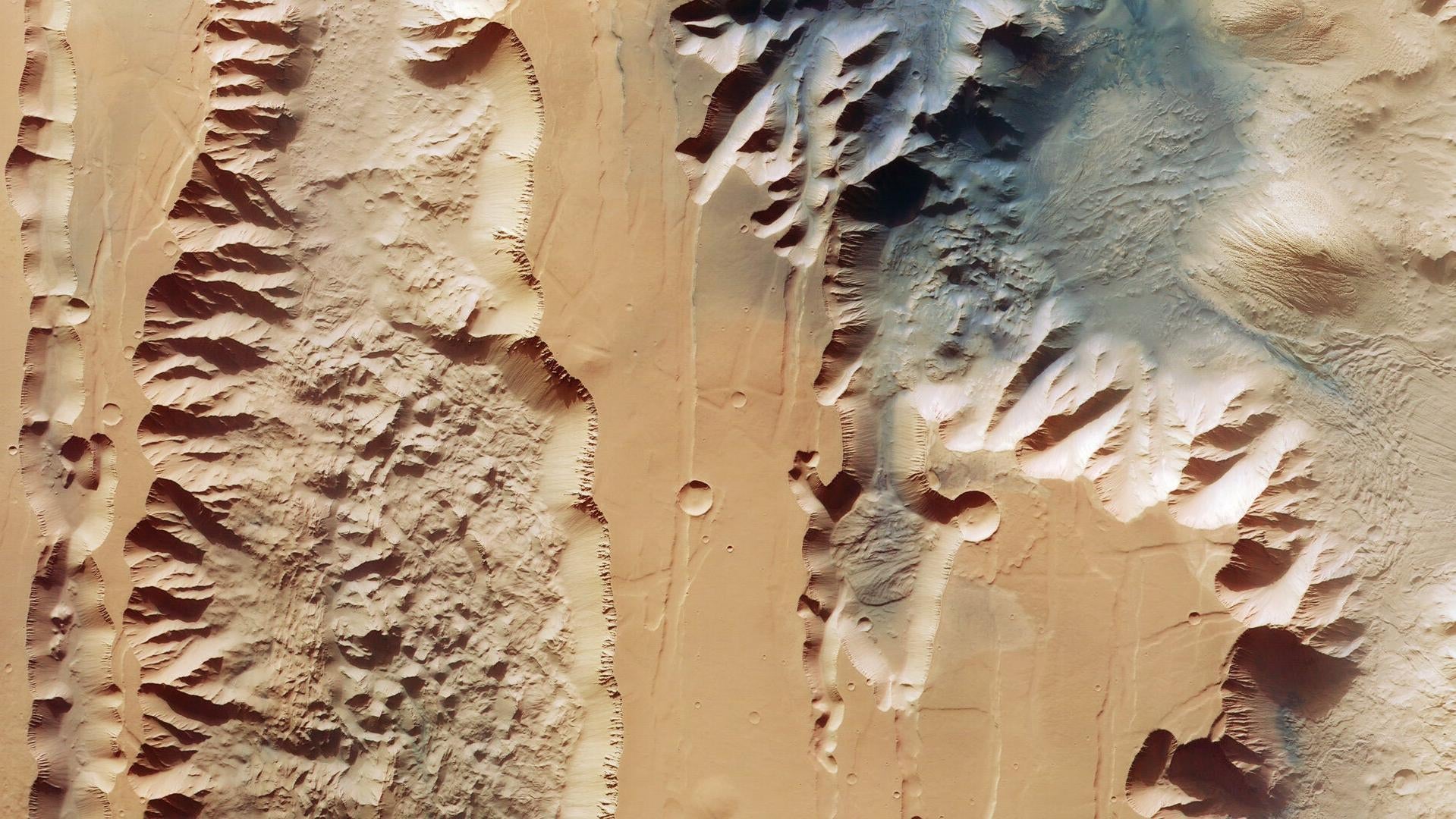 Ius and Tithonium Chasmata on Mars.