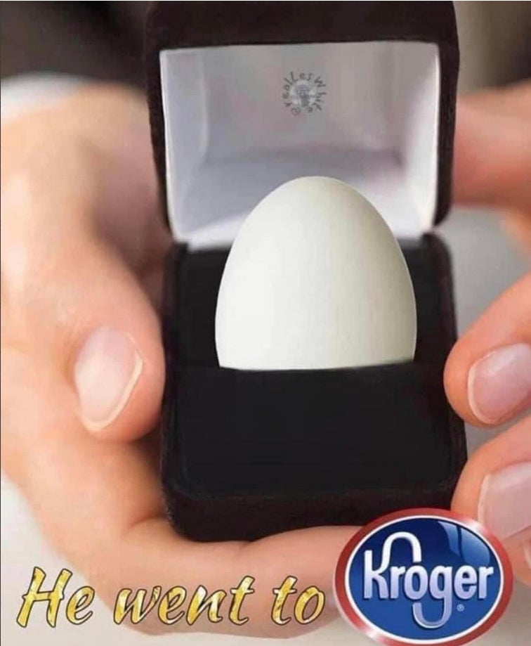 Screenshot: @realleswhite / Twitter / Gizmodo