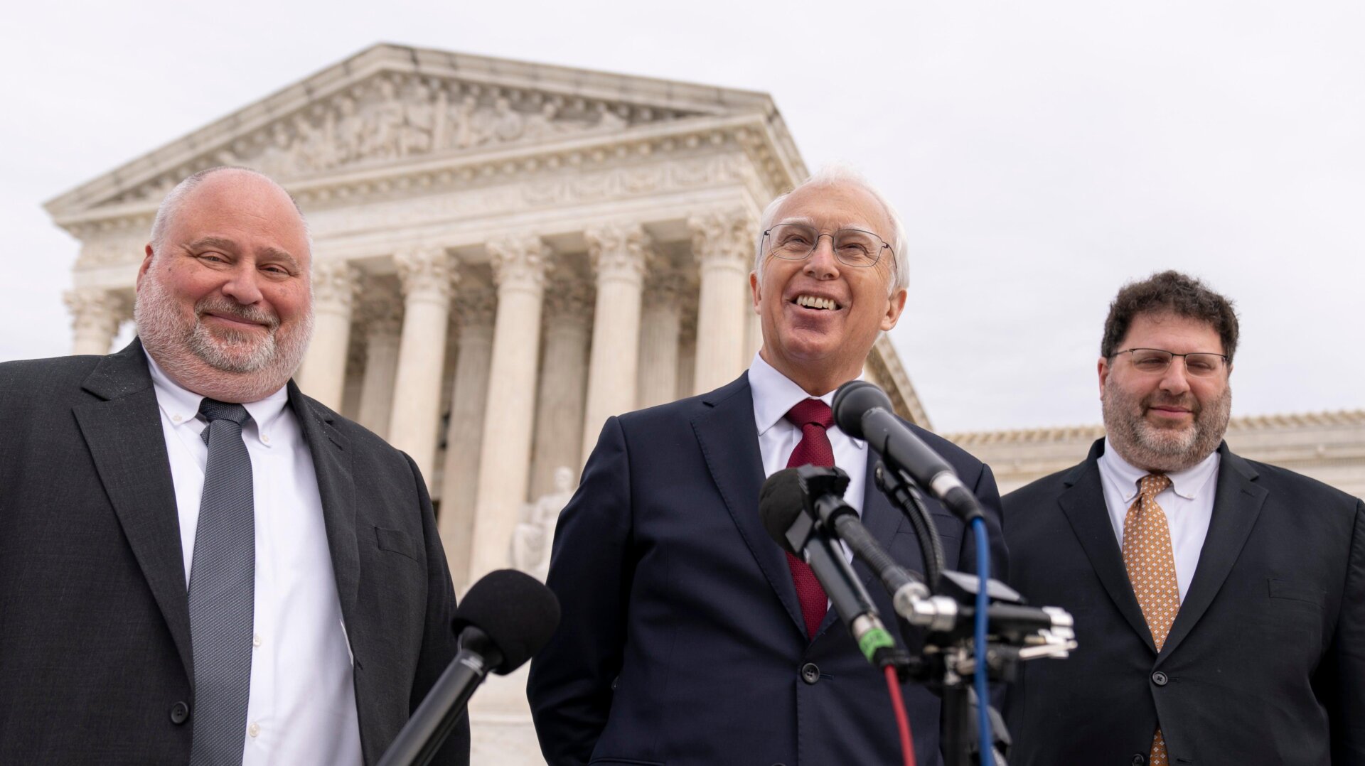 Photo: Andrew Harnik