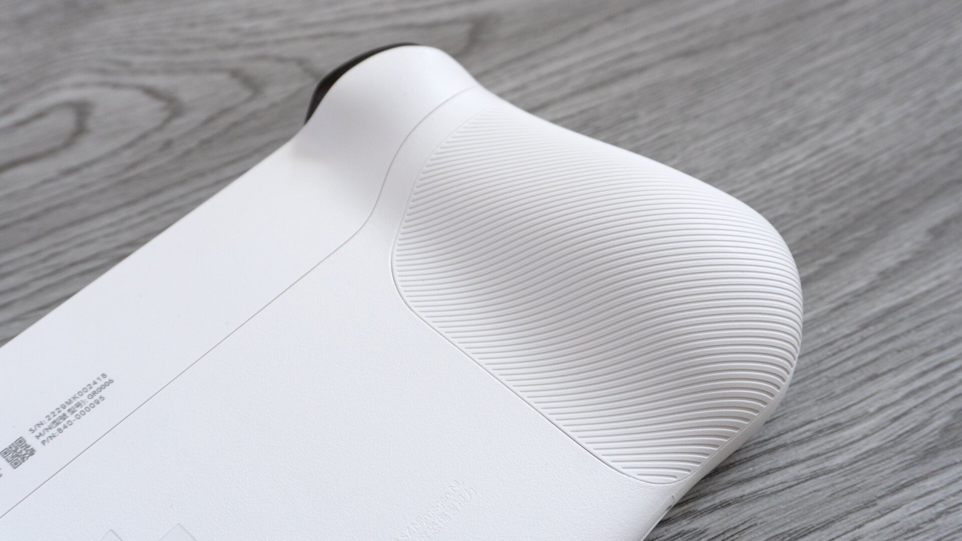 The protruding grips on either side of the back of the Logitech G Cloud fit well in the palms of your hands while you play.