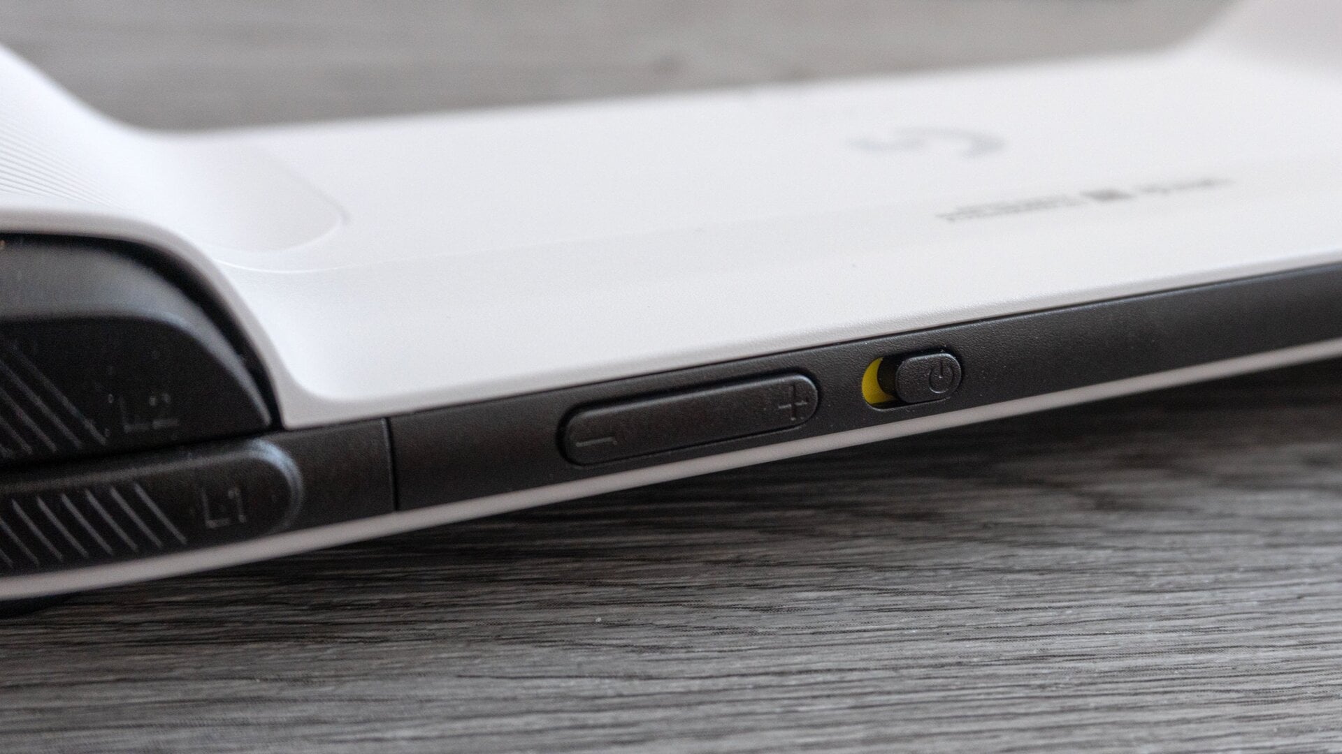 Call me an old man yelling at a cloud, but I’m not a fan of the spring-loaded sliding power button the Logitech G Cloud uses.