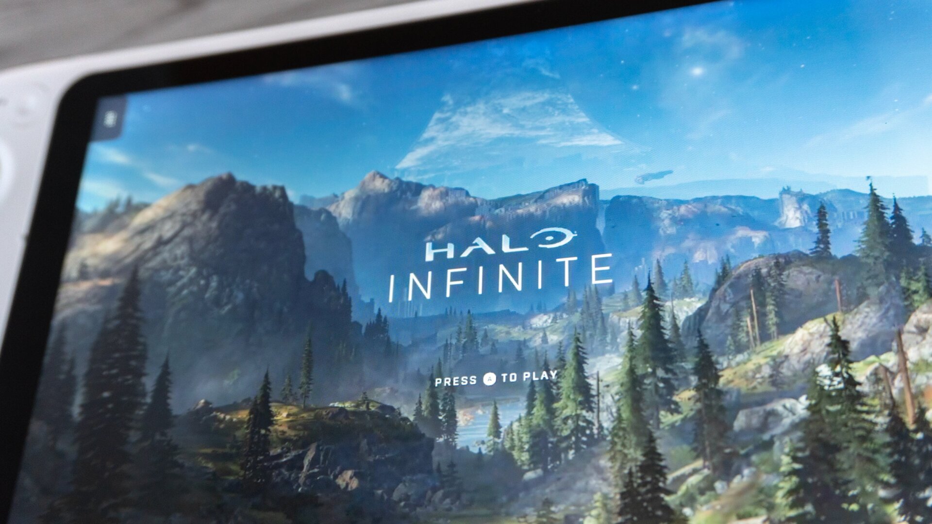 The Logitech G Cloud’s seven-inch, 1080P screen is quite nice and despite bezels, feels quite spacious.