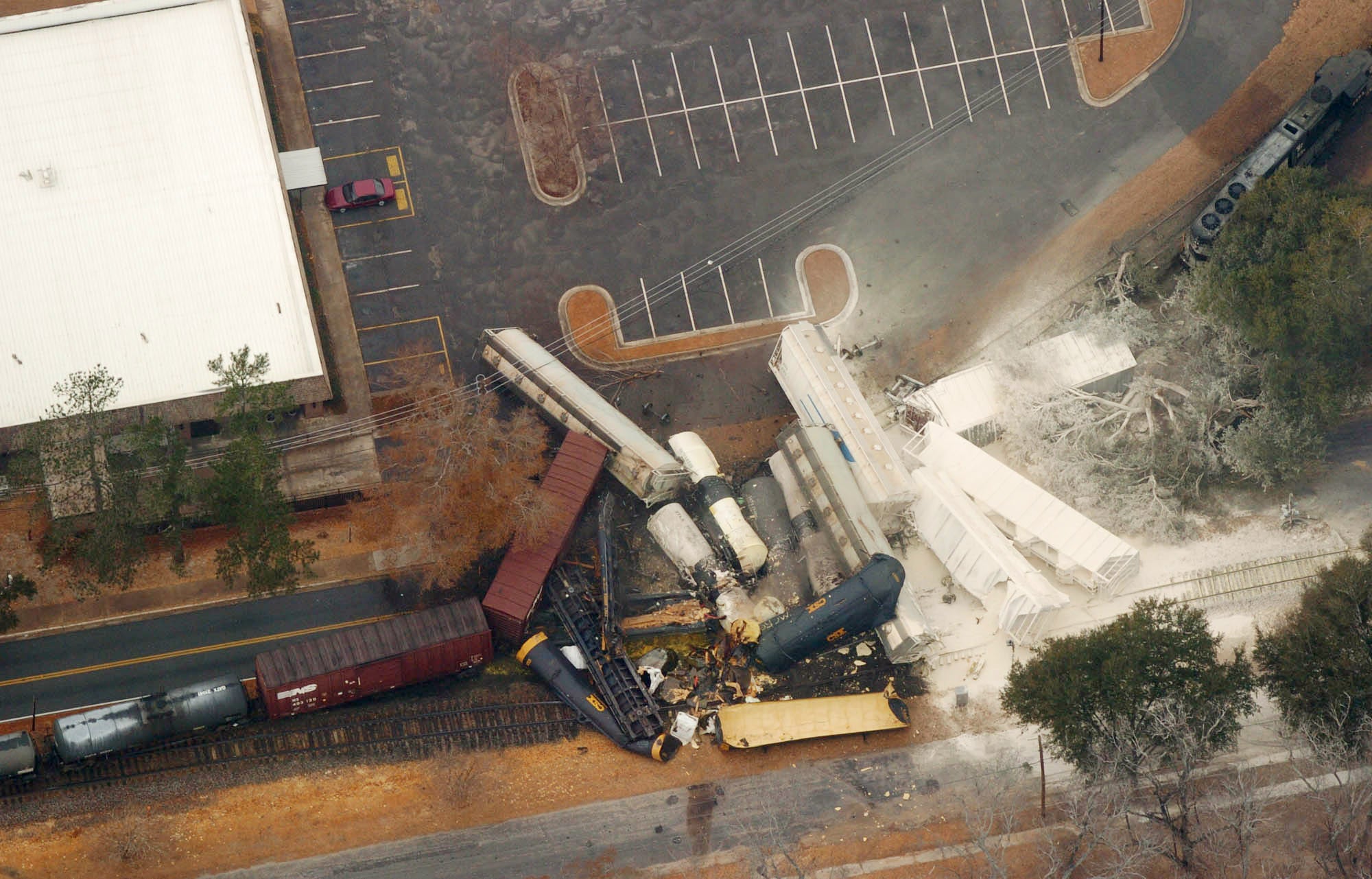 Wreckage from the Graniteville, South Carolina crash on Jan 6, 2005.