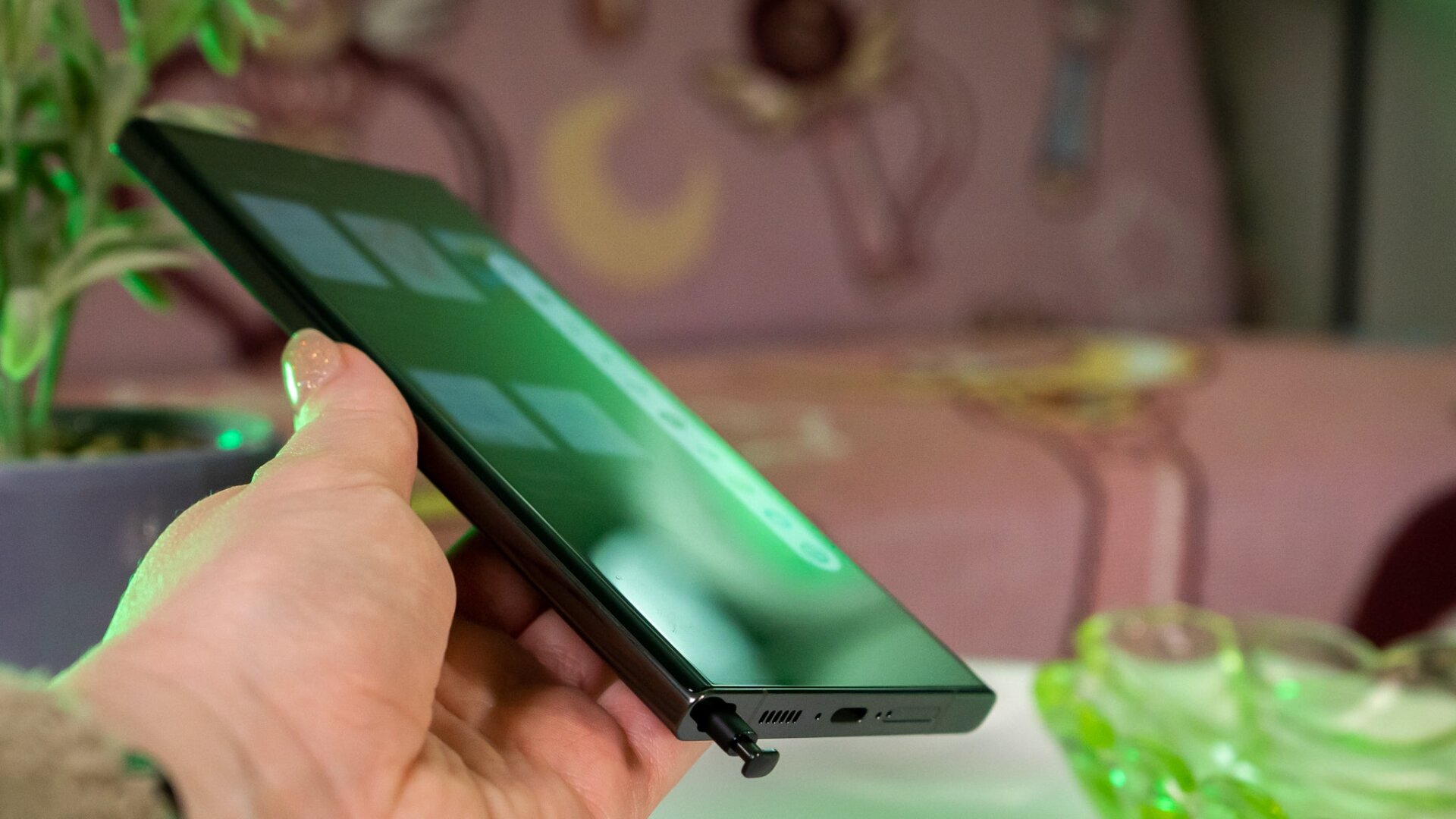 The Galaxy S23 Ultra houses an S Pen inside its chassis. 