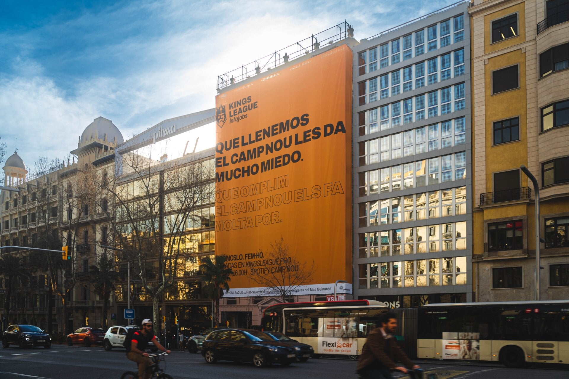 “The thought of us filling up Camp Nou really scares them,” the banner read in Spanish (black) and Catalan (outline).