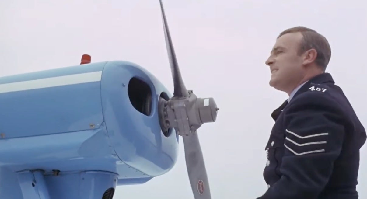 Screenshot: British Lion Films