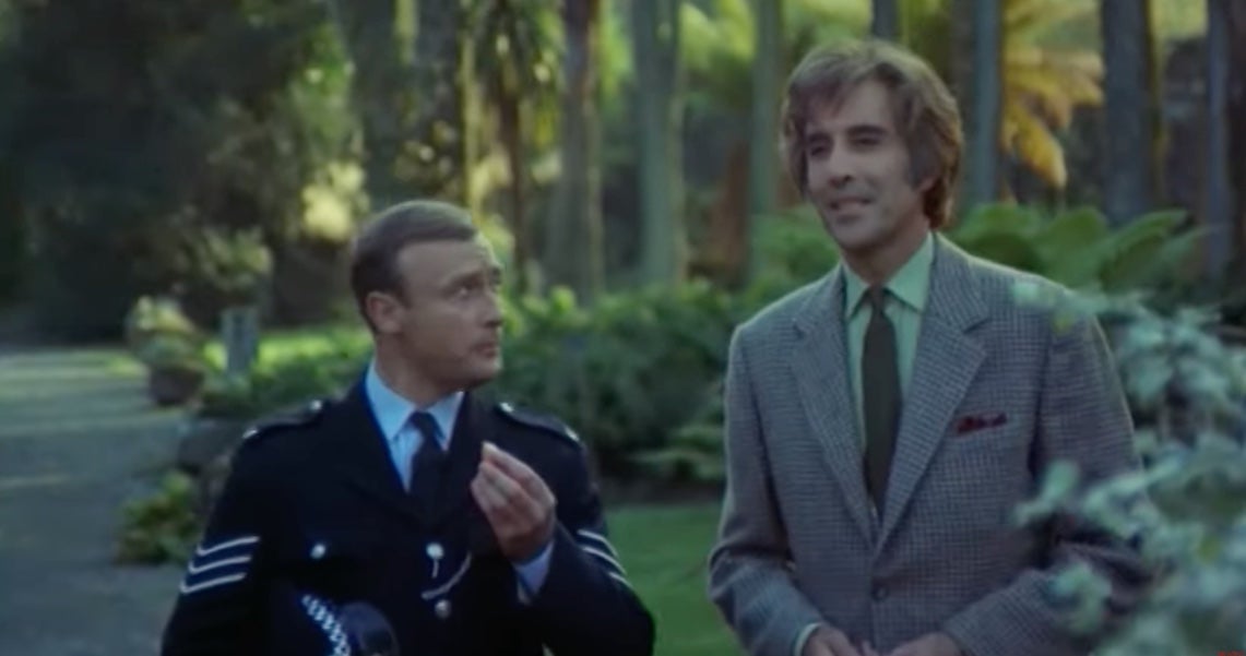 Screenshot: British Lion Films