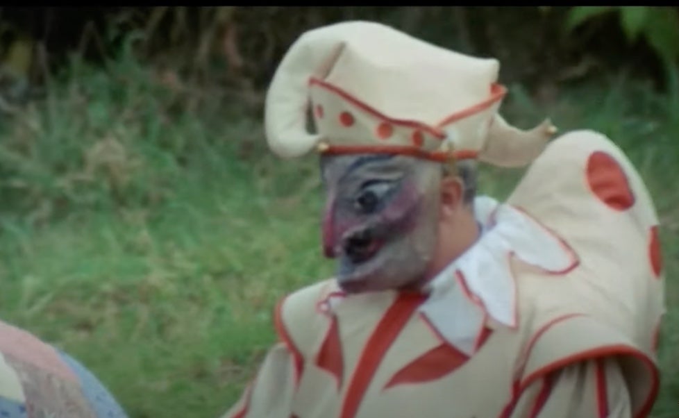 Screenshot: British Lion Films