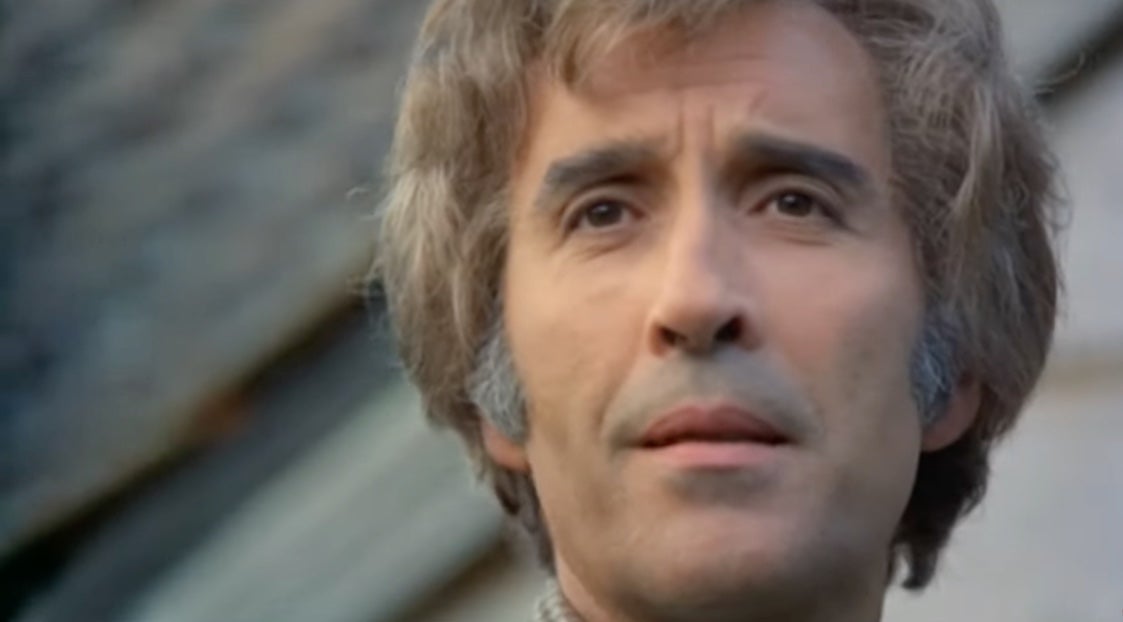 Screenshot: British Lion Films