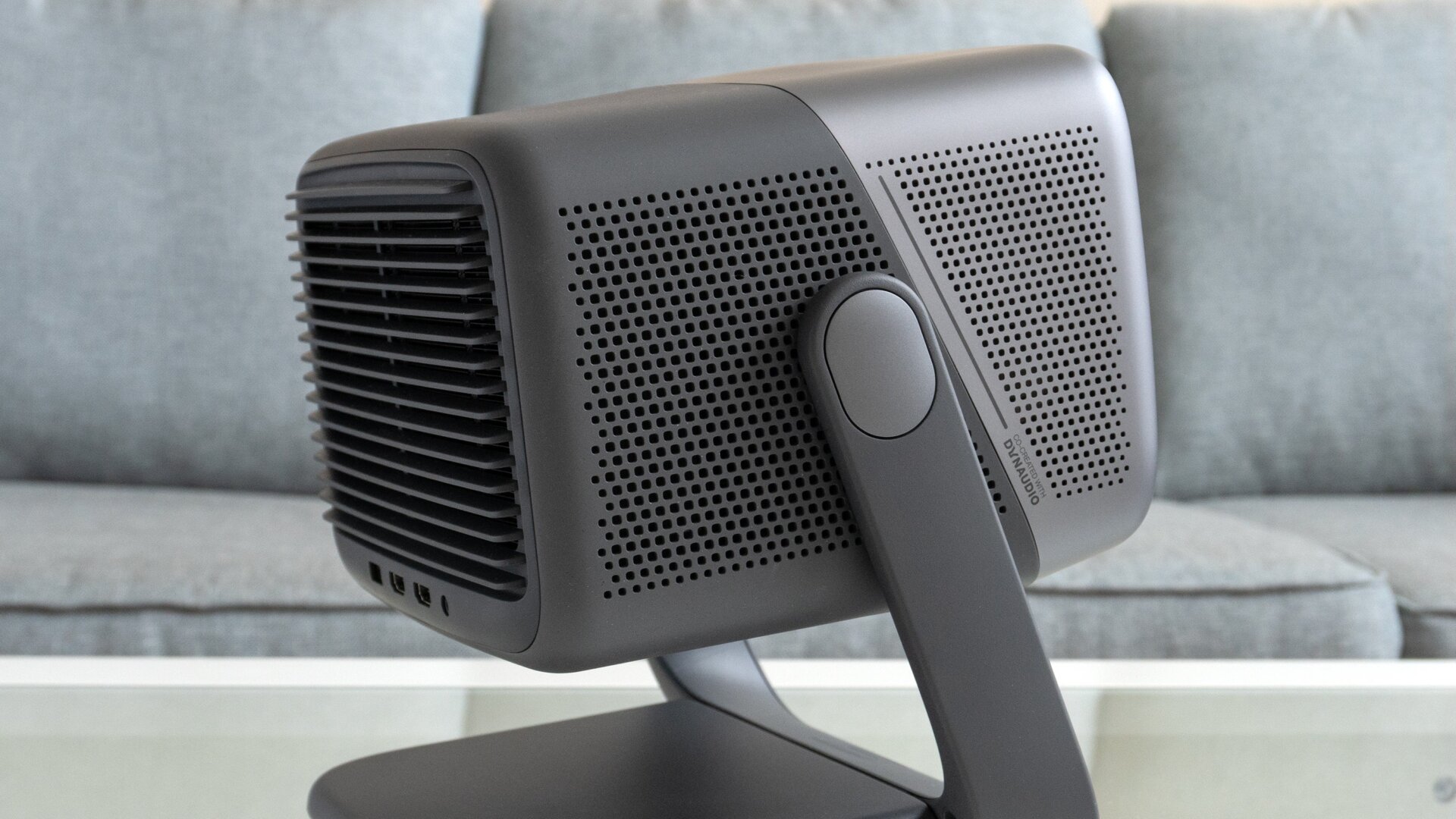 The JMGO N1 Ultra does incorporate a pair of 10W speakers, but they tend to sound a little flat and overly bassy, so you’ll definitely want to pair the projector with a sound bar.
