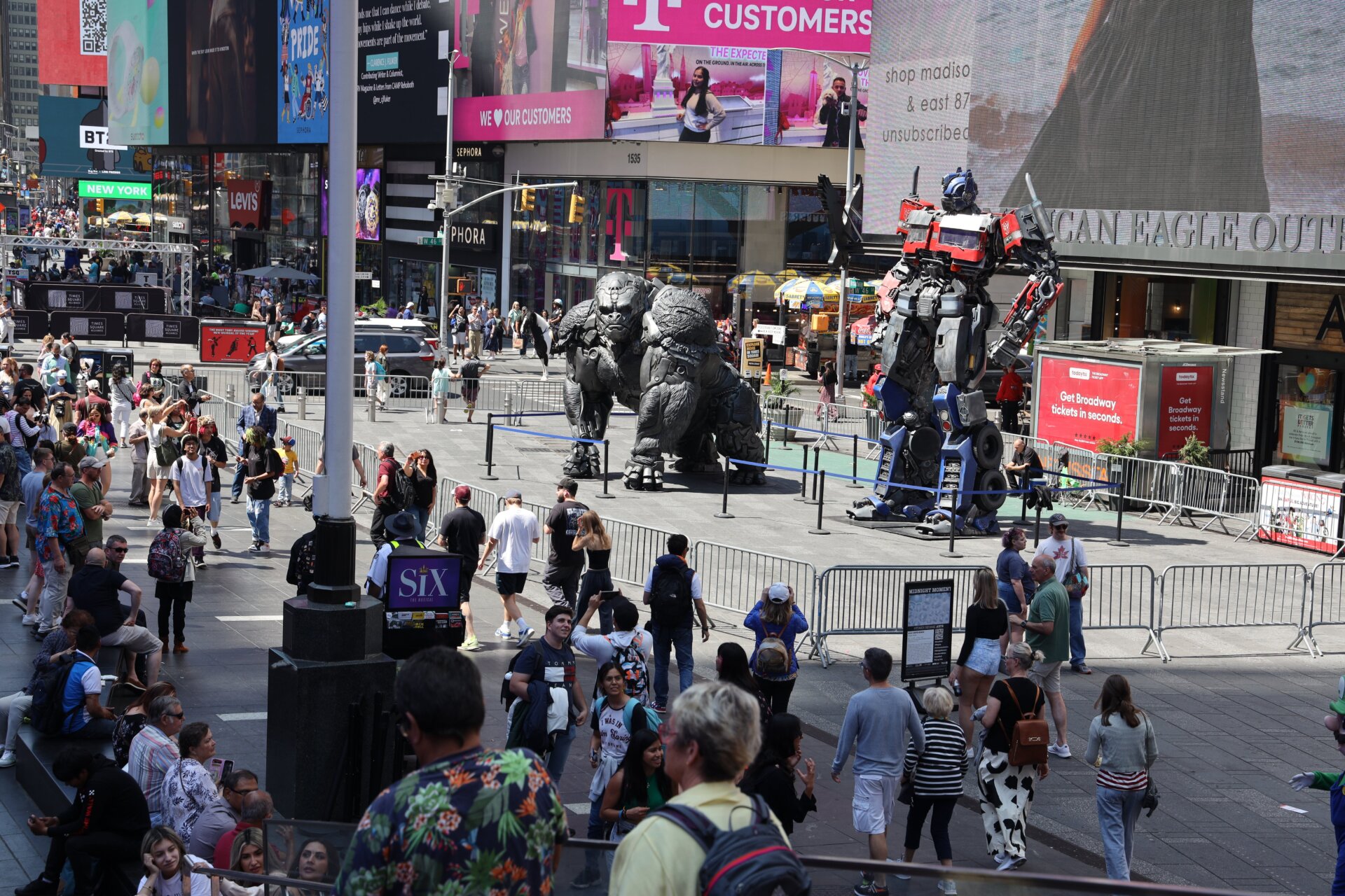 Photo: Artem Golub / Photo: Gizmodo/io9