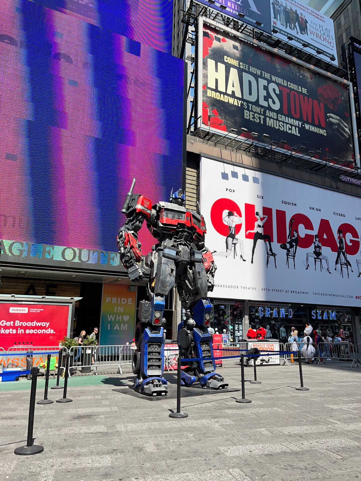 Photo: Artem Golub / Photo: Gizmodo/io9