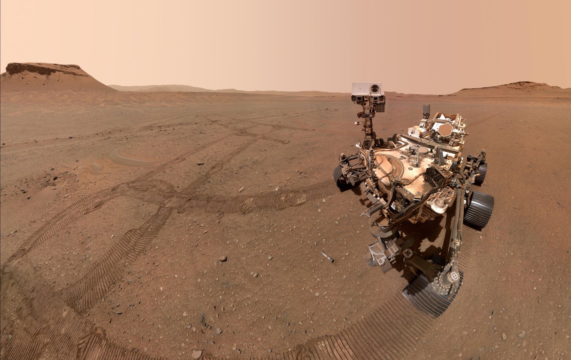 A self-satisfied-looking Perseverance rover after completing its sample cache in January 2023.