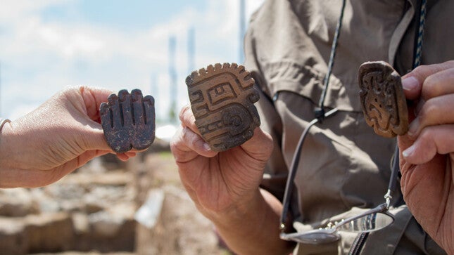 Several carved stone figures found on the site.Photo: Ministerio de Cultura