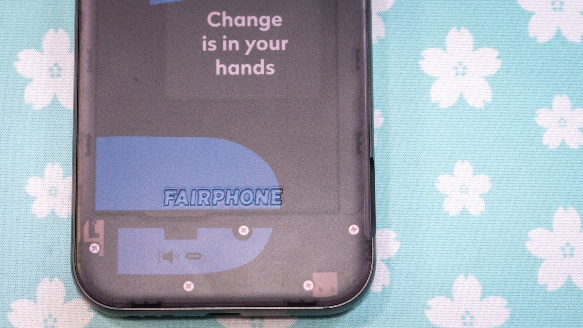 The back of the Fairphone 5 is see-through. Photo: Florence Ion / Gizmodo