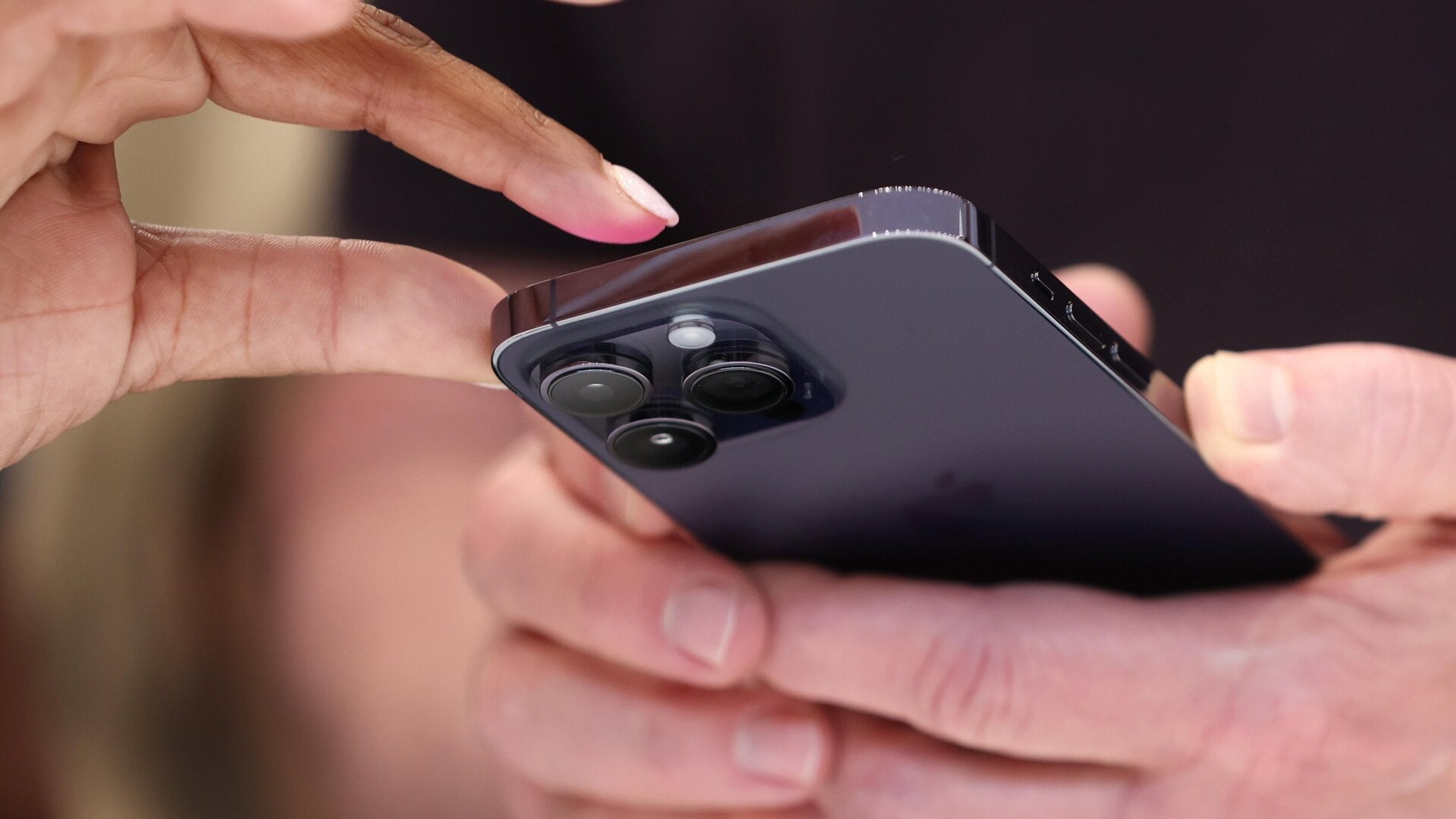 The iPhone 14 Pro Max is currently Apple’s top-shipped smartphone. The company is apparently hoping its next big, expensive phone will be customers’ top pick. Photo: Justin Sullivan (Getty Images)