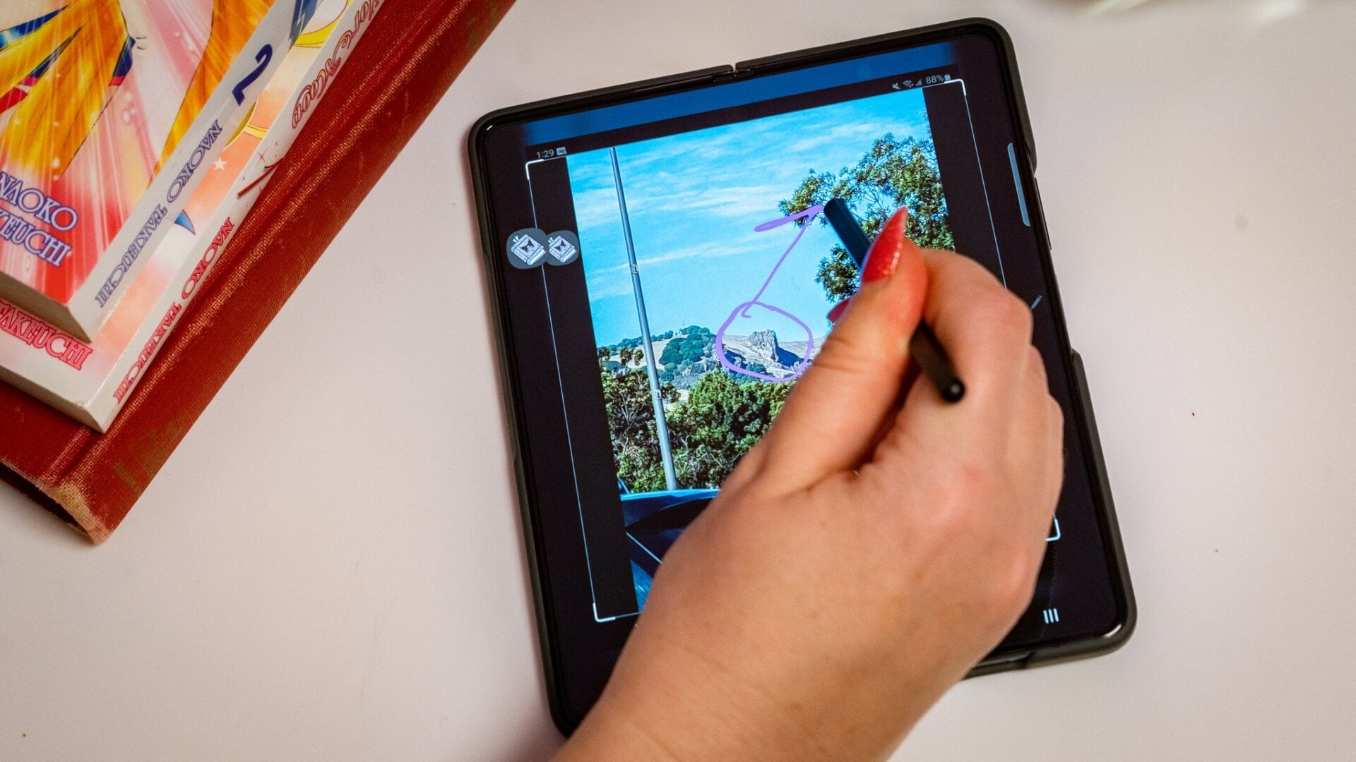 Drawing with the S Pen is easy, but it’s not something I intuitively want to do with the device. 