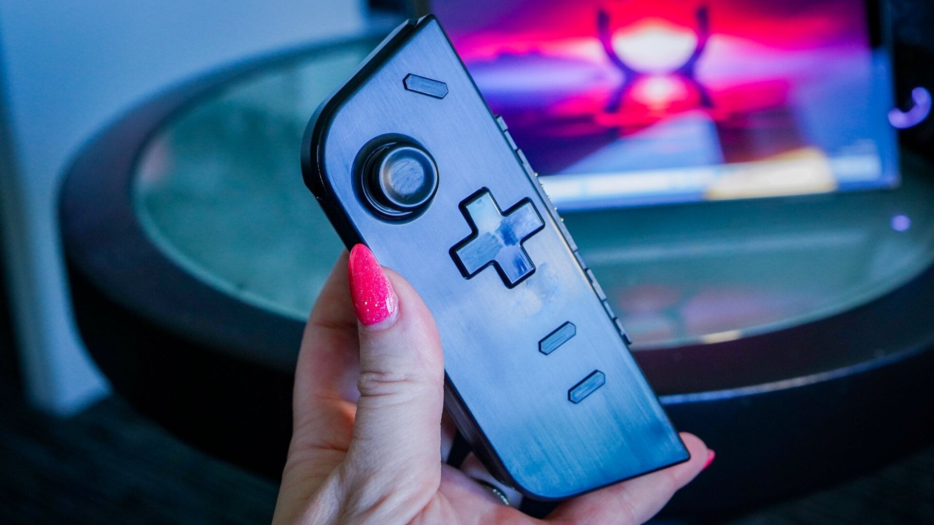 The Legion Go’s controllers each have different layouts for different gaming scenarios. Photo: Florence Ion / Gizmodo