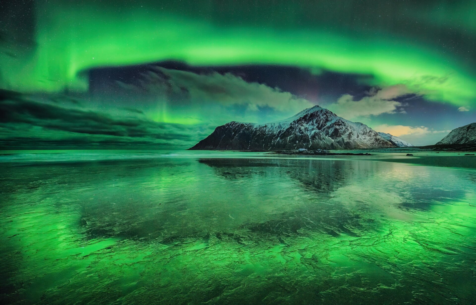 A gorgeous photo of the aurora over Norway’s Lofoten Islands.