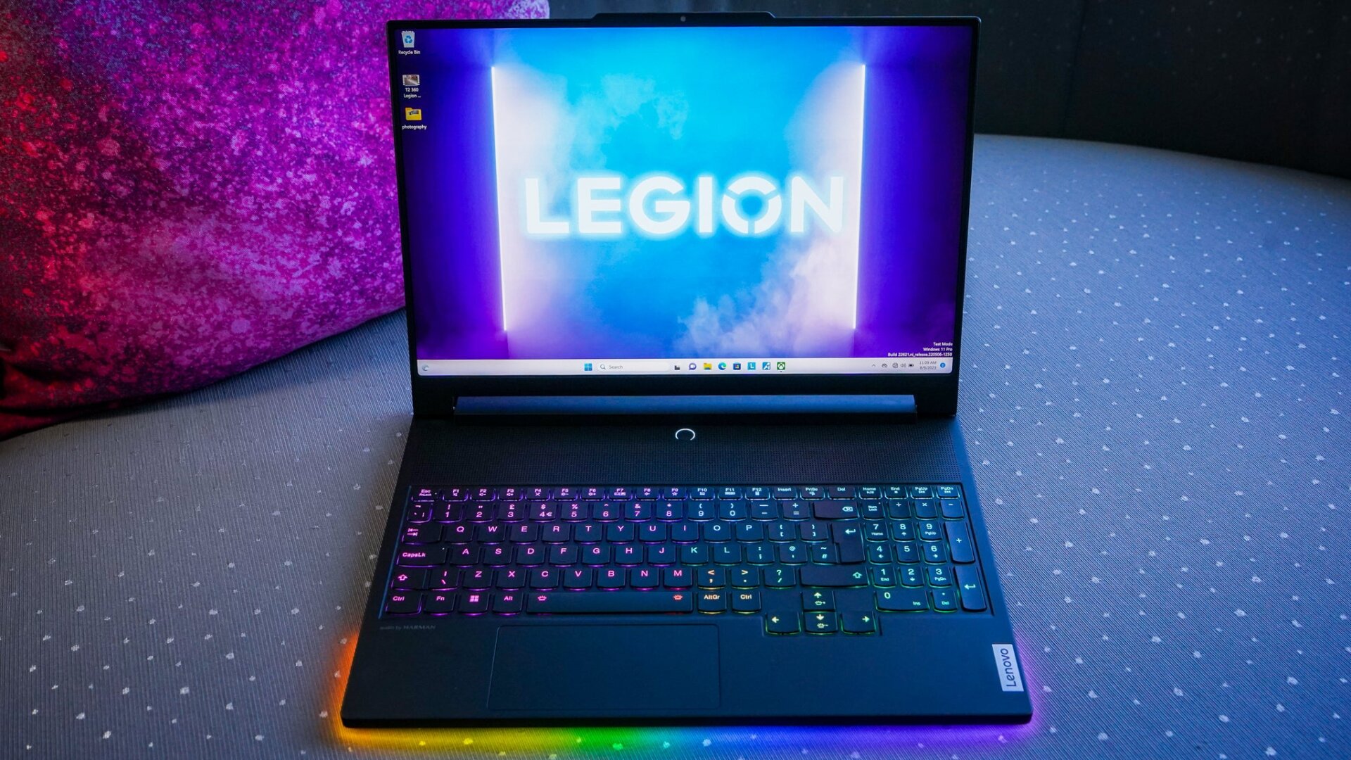 The Legion 9i laptop is Lenovo’s first to offer integrated water cooling. Photo: Florence Ion / Gizmodo