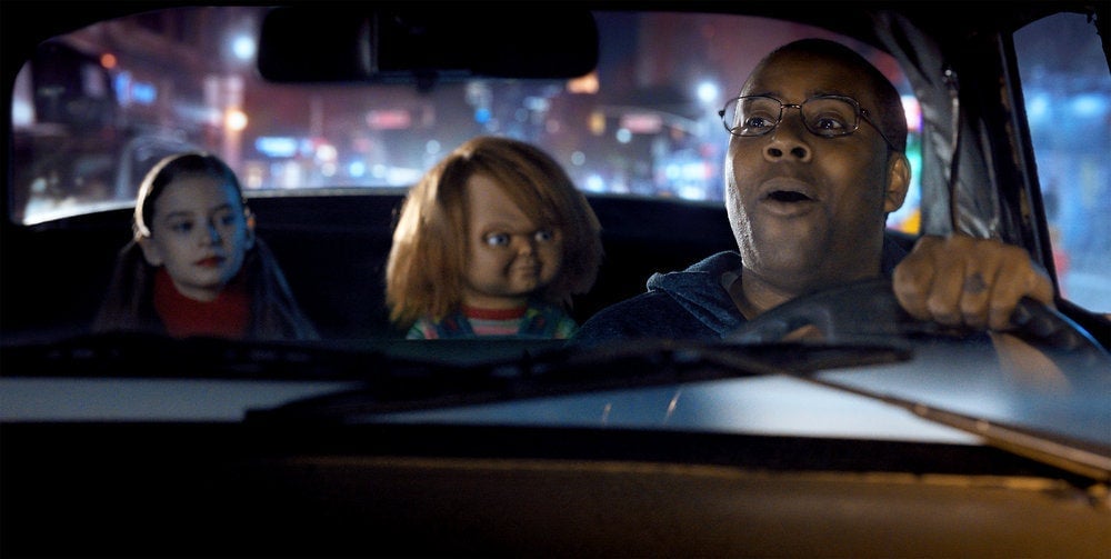 An understandably curious cab driver (Kenan Thompson) gives Caroline (Carina Battrick) and Chucky a ride.